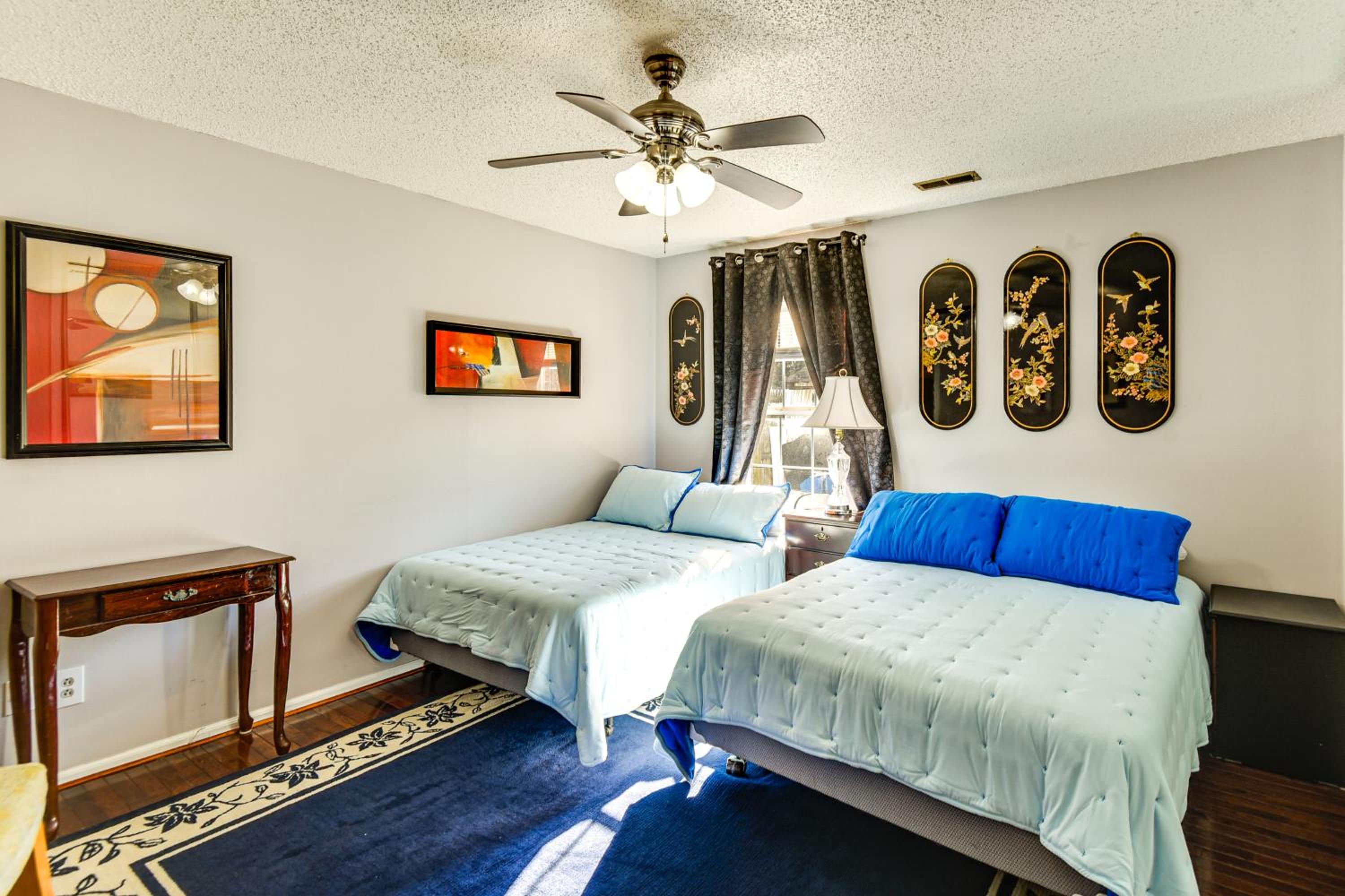 Shop, Golf and Explore Family Home in Chesapeake!
