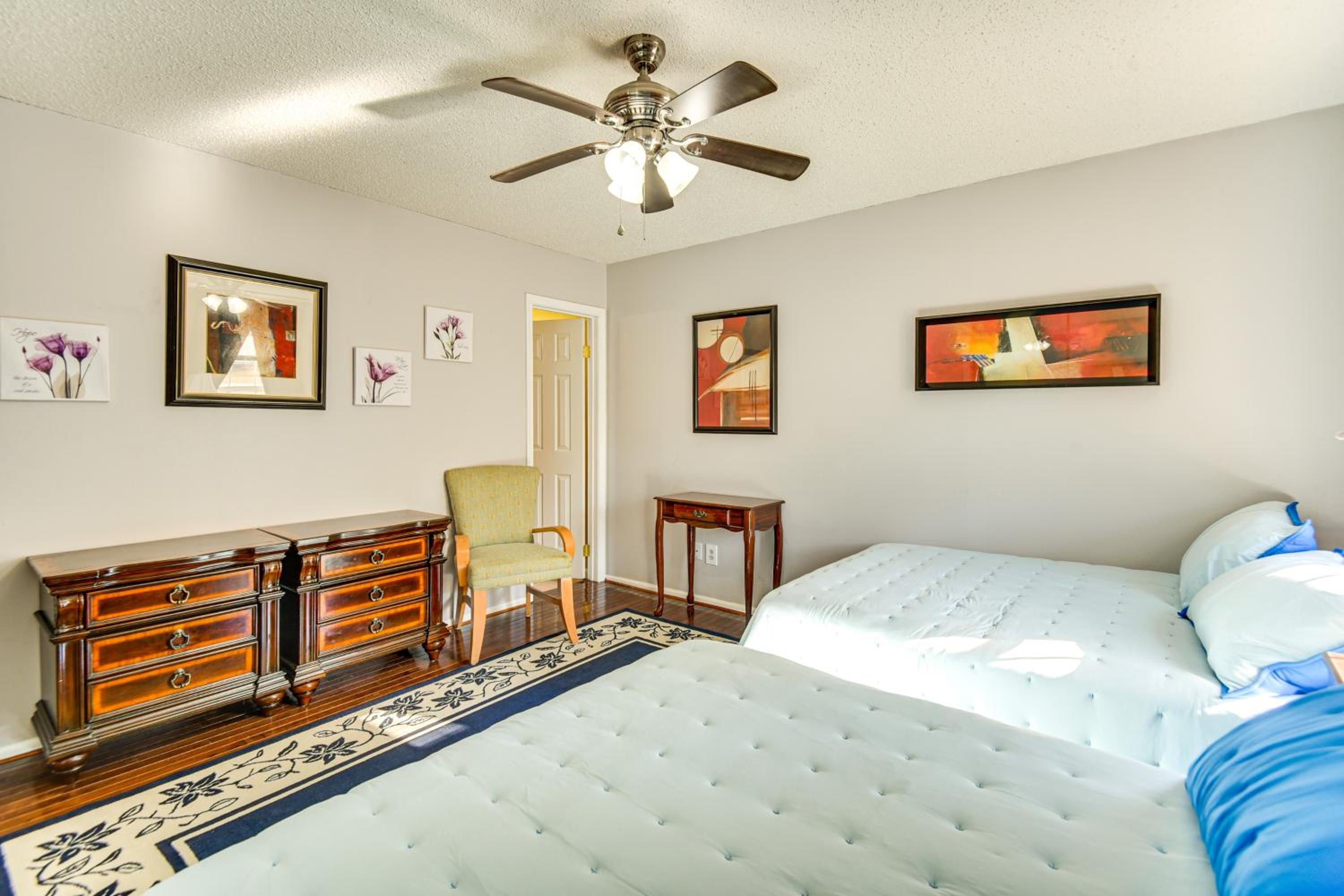 Shop, Golf and Explore Family Home in Chesapeake!