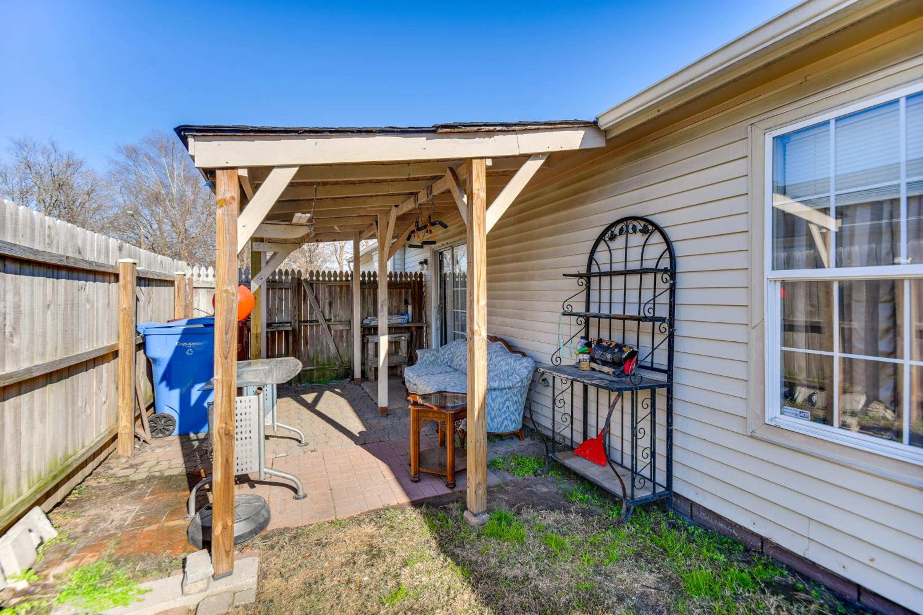 Shop, Golf and Explore Family Home in Chesapeake!