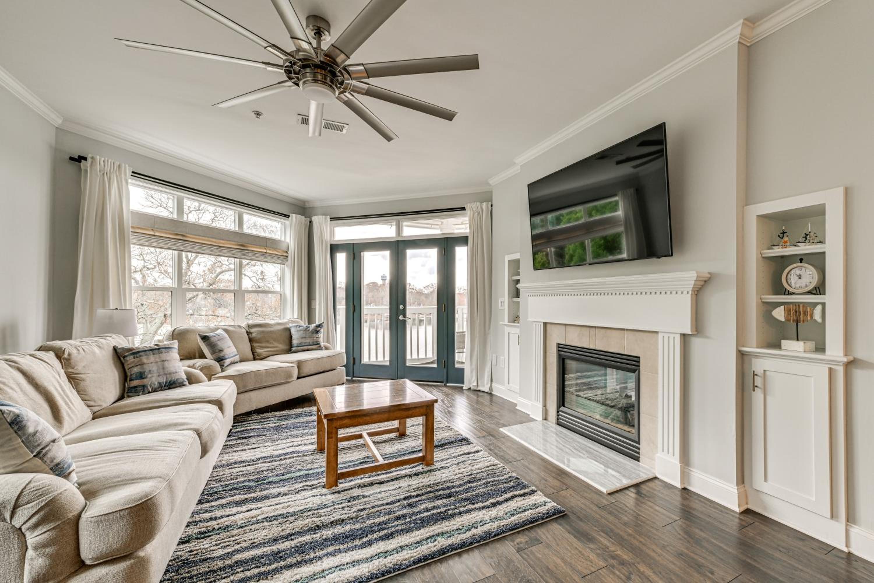 Condo with Deck Waterfront Lake Norman Retreat!
