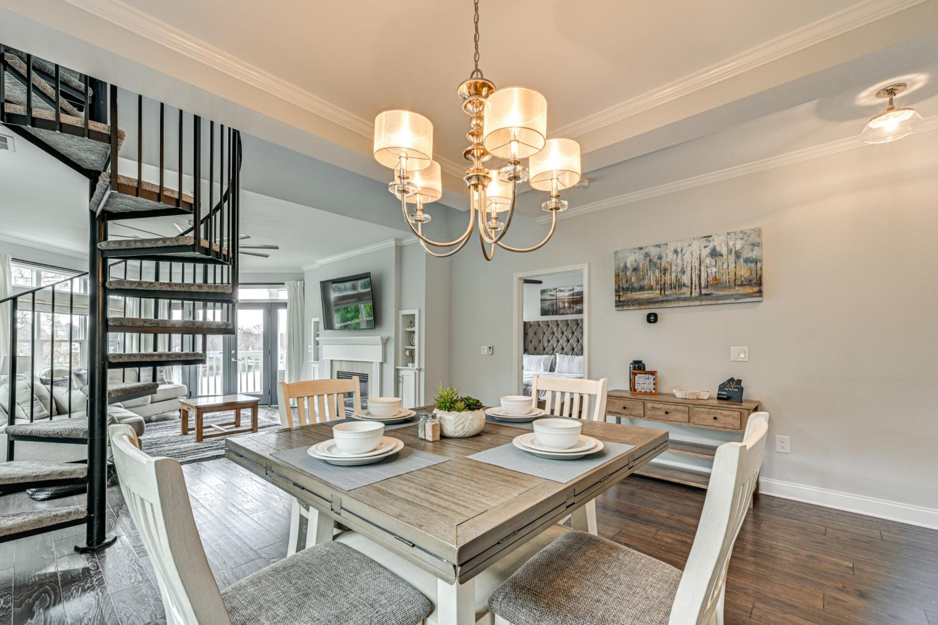 Condo with Deck Waterfront Lake Norman Retreat!