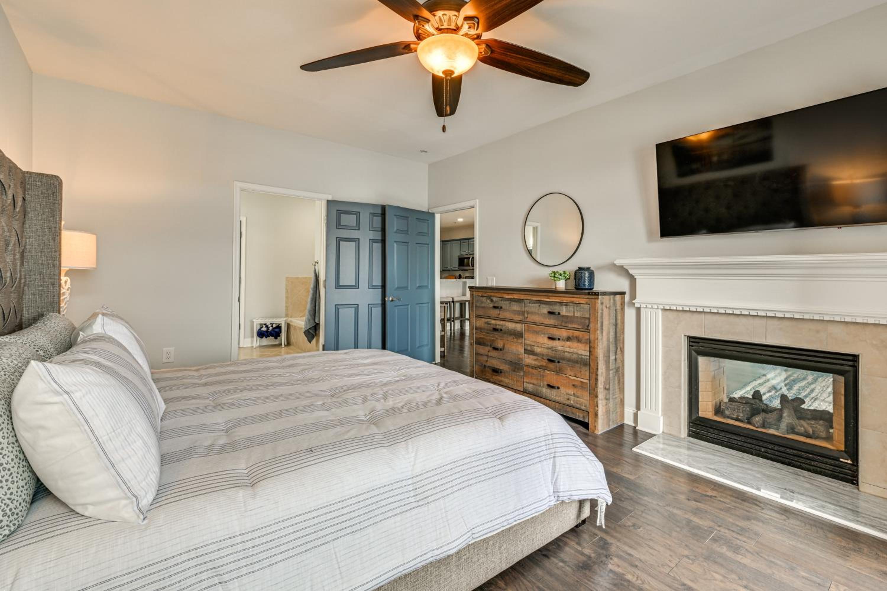 Condo with Deck Waterfront Lake Norman Retreat!