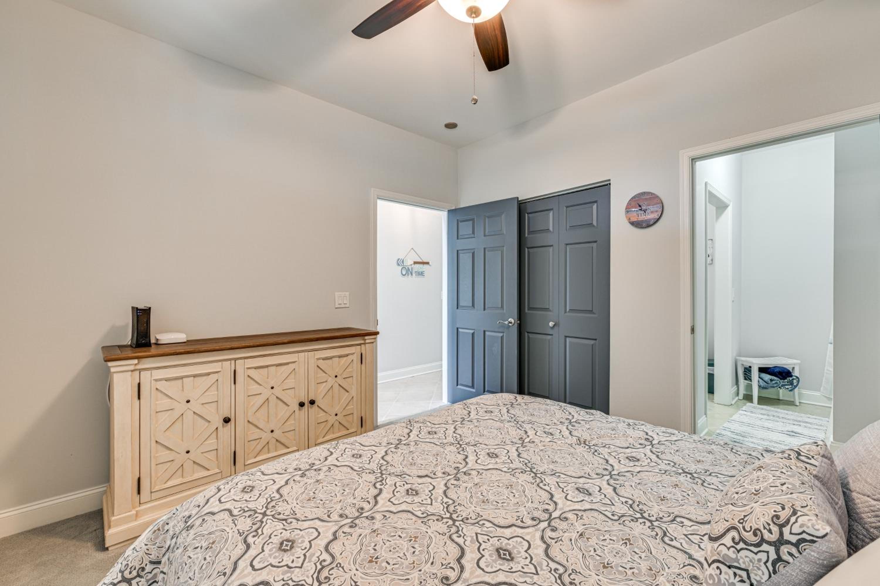 Condo with Deck Waterfront Lake Norman Retreat!