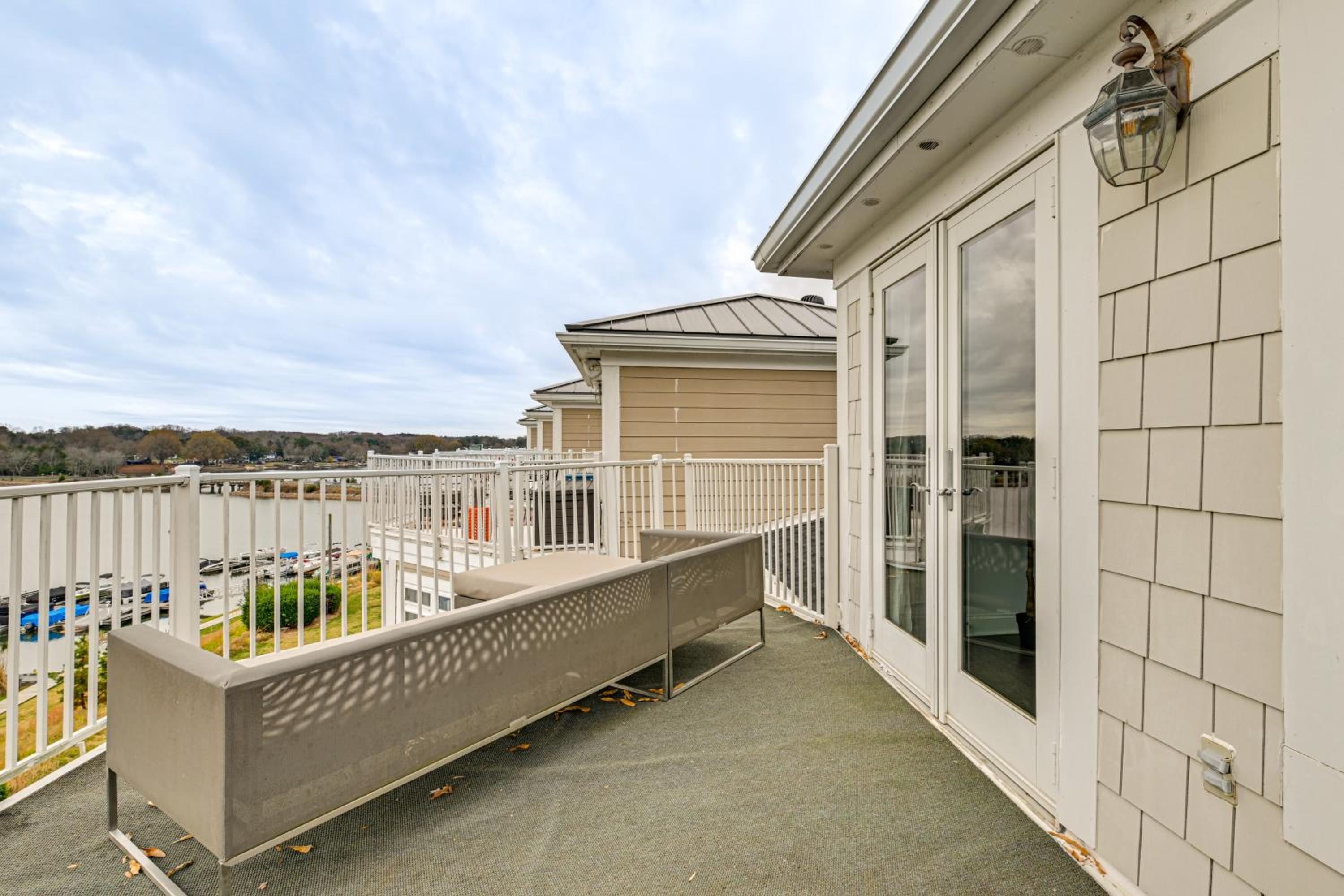 Condo with Deck Waterfront Lake Norman Retreat!