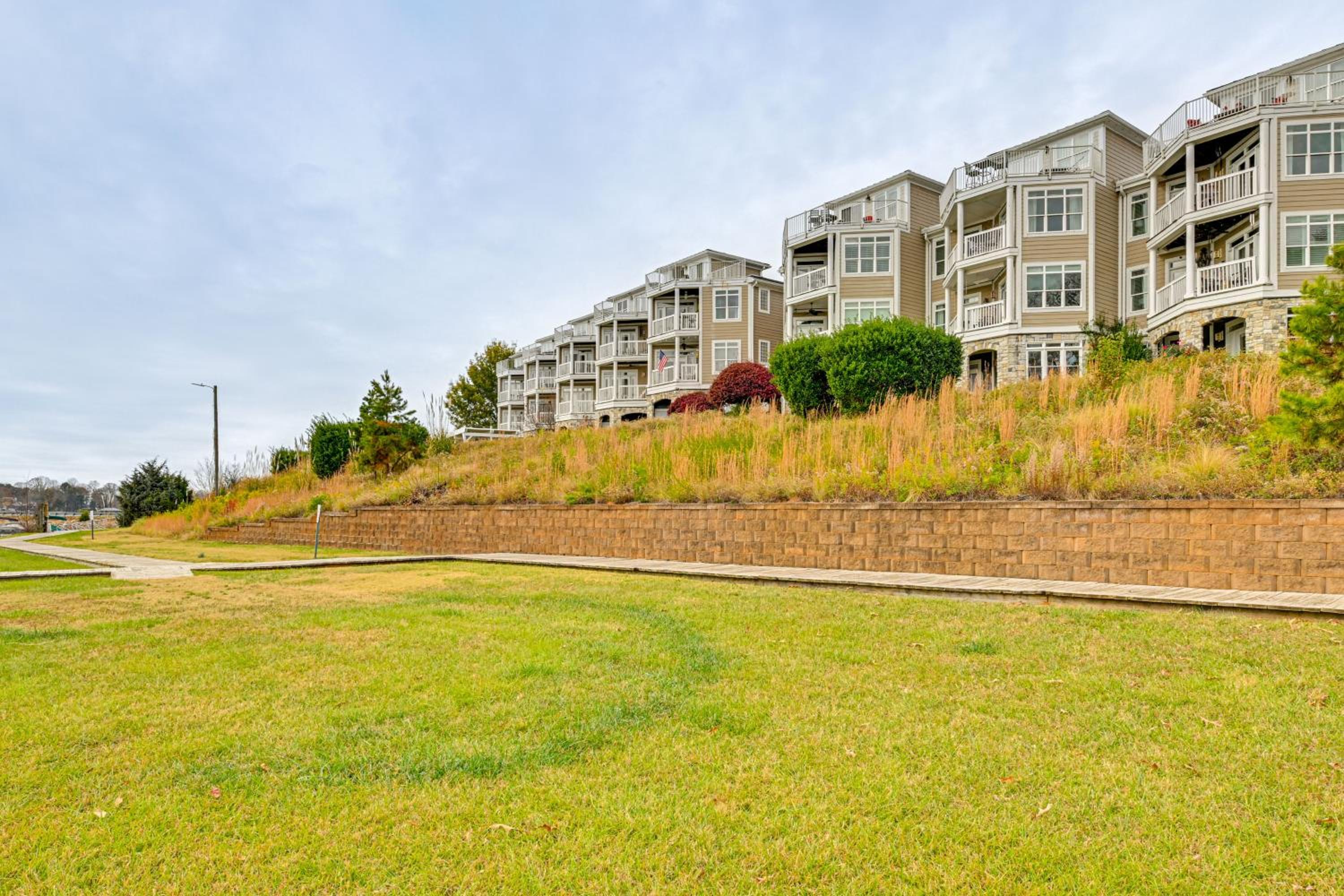 Condo with Deck Waterfront Lake Norman Retreat!