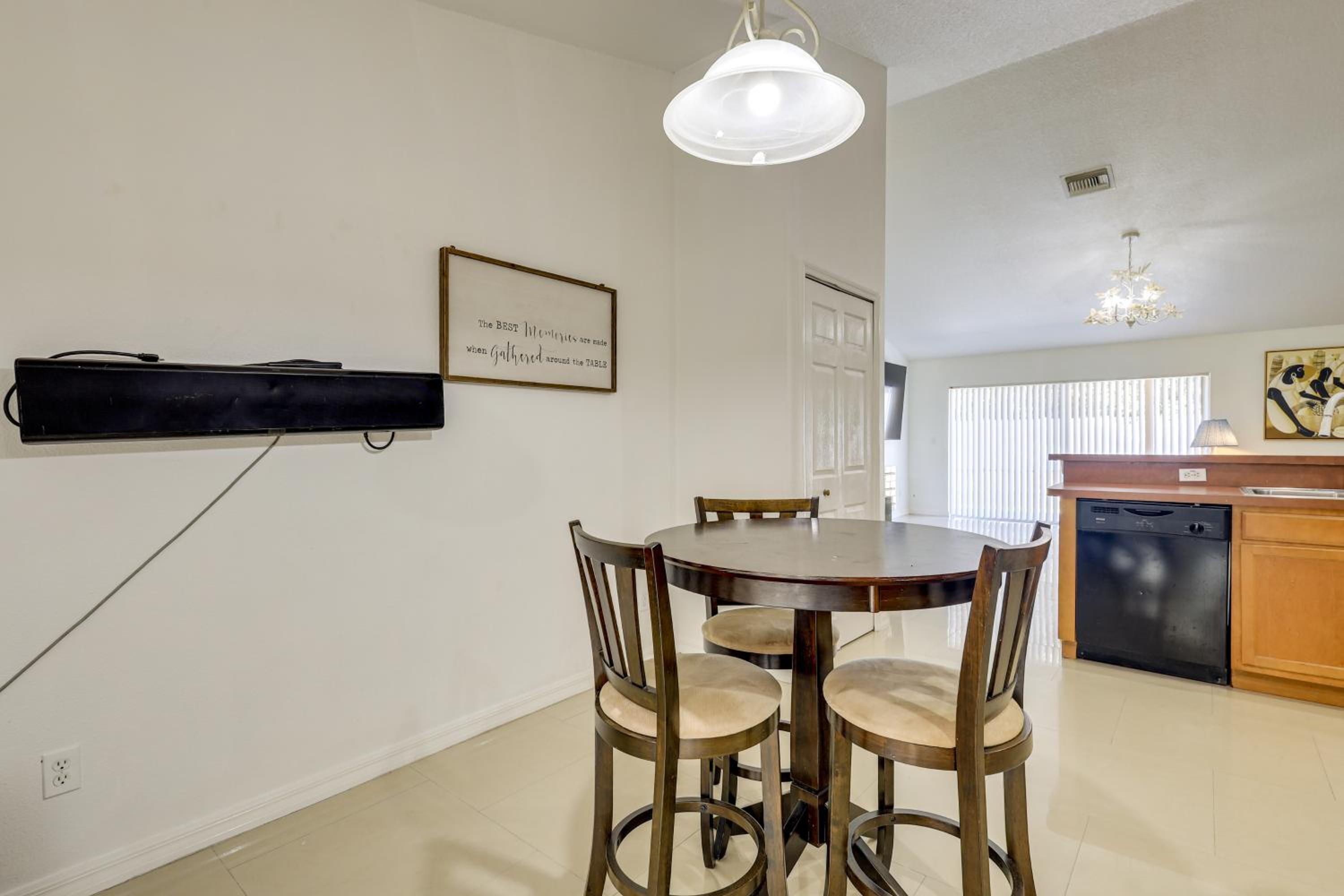 Family Retreat with Yard 17 Mi to Equestrian Center