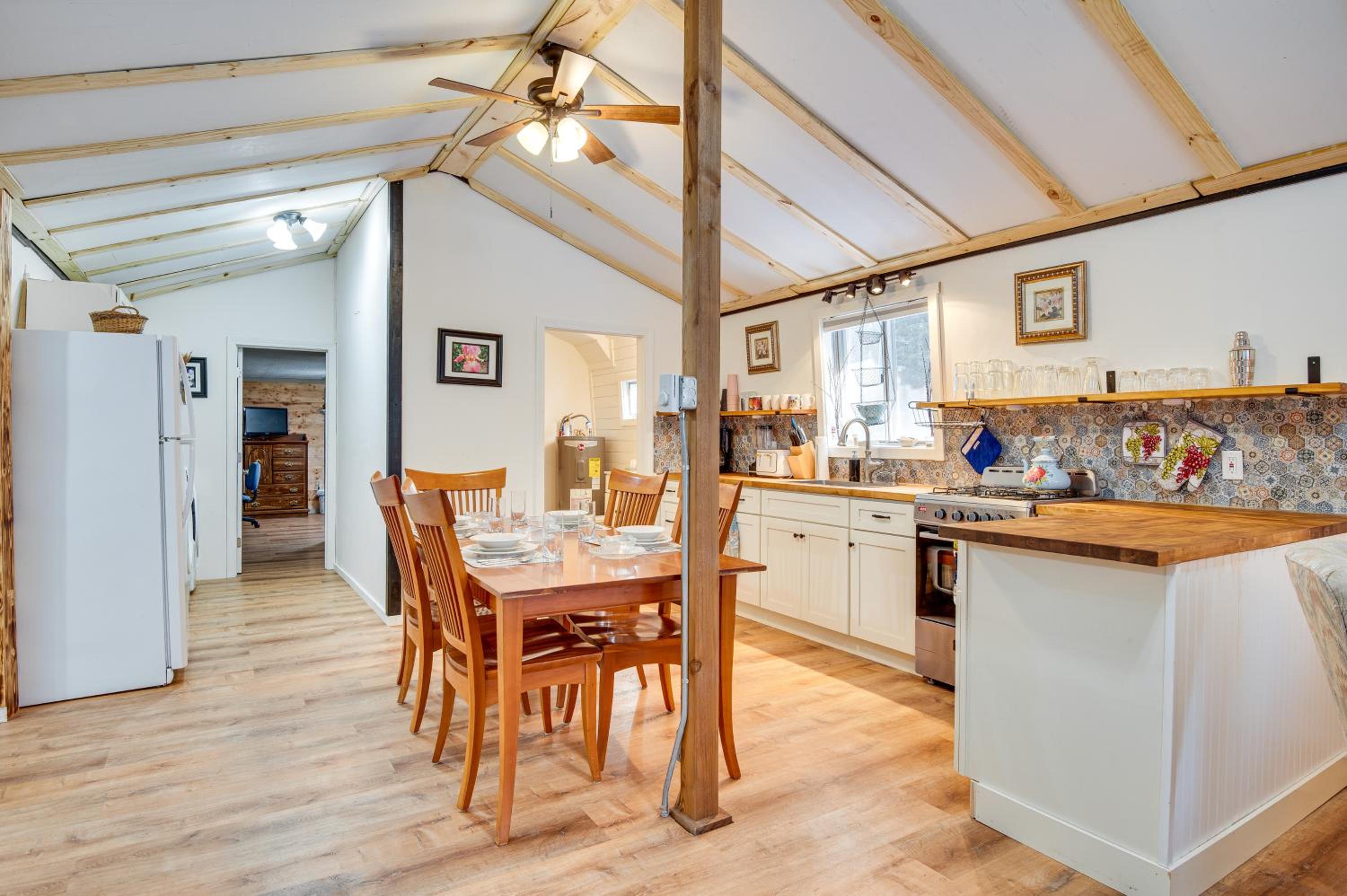 All-Season Getaway in Tamworth Pets Welcome!