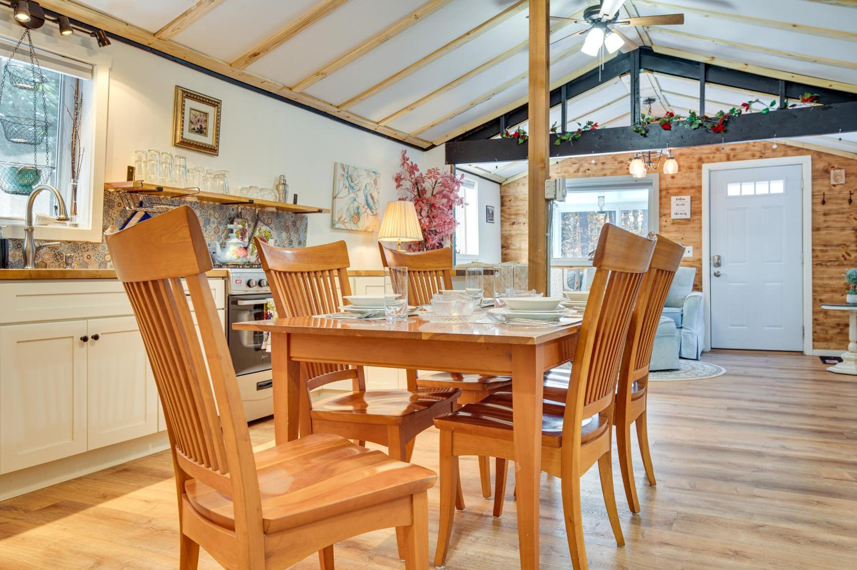 All-Season Getaway in Tamworth Pets Welcome!