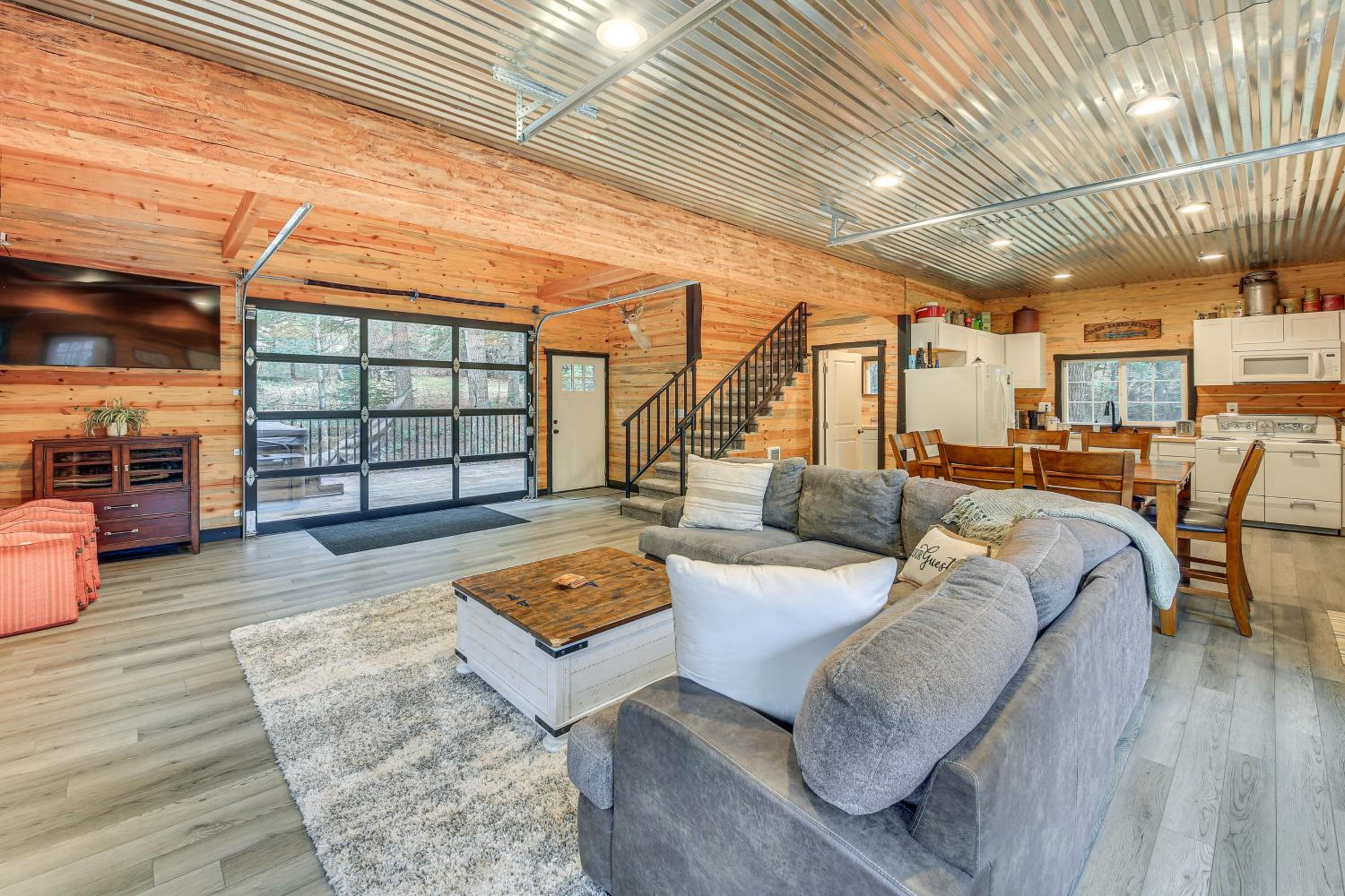 Hot Tub and Fire Pit Getaway on Pend Oreille River