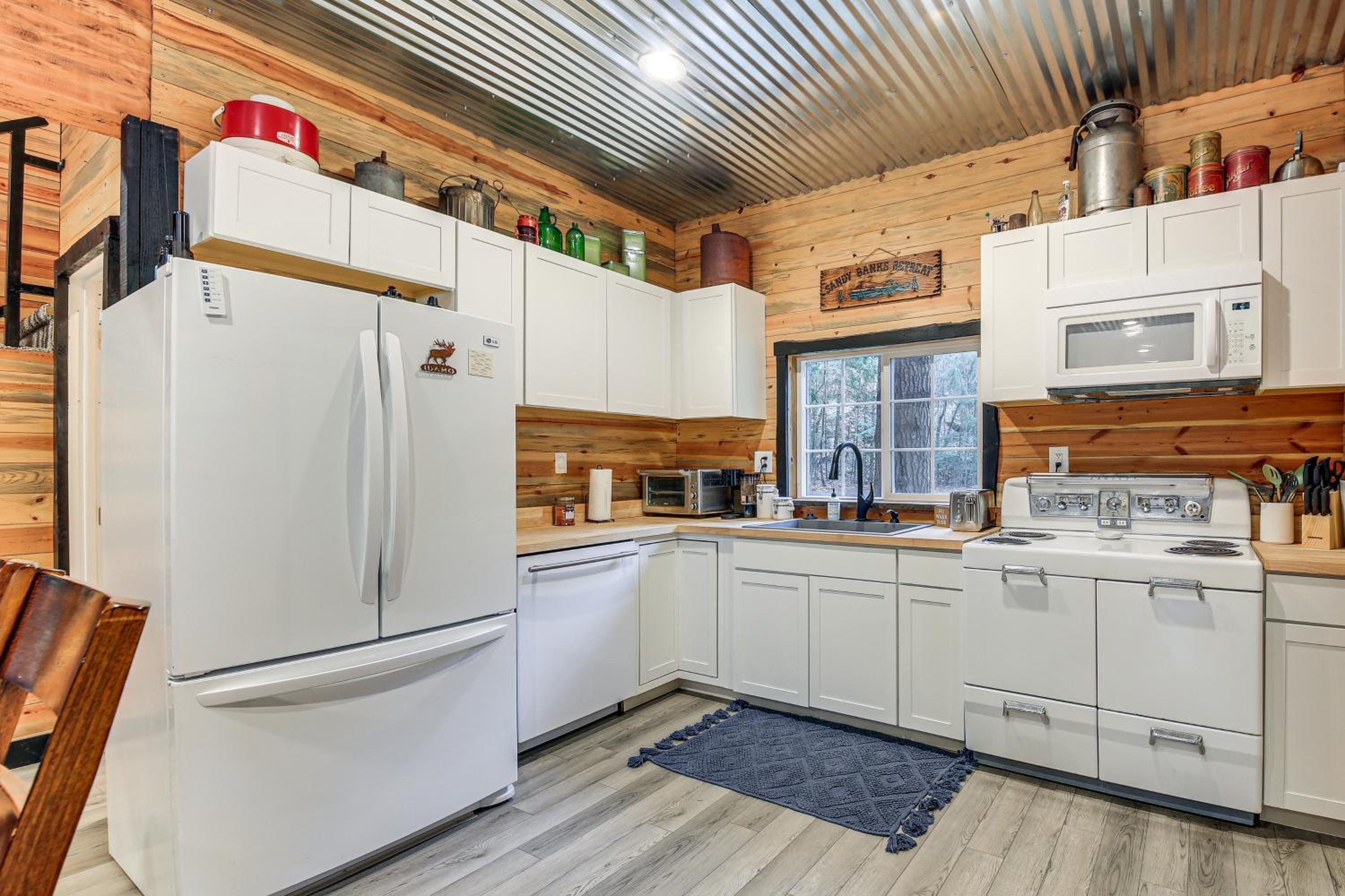 Hot Tub and Fire Pit Getaway on Pend Oreille River