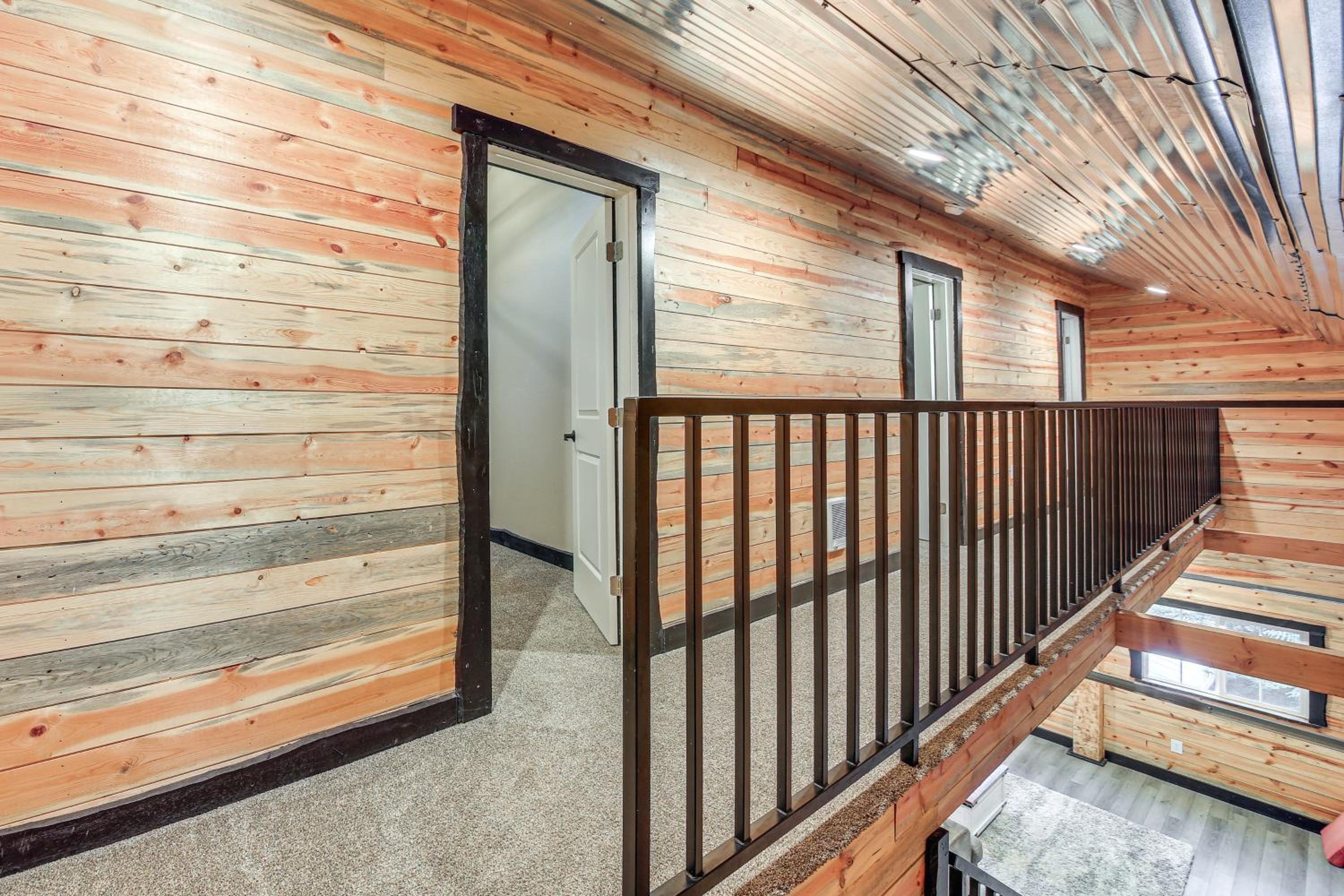 Hot Tub and Fire Pit Getaway on Pend Oreille River