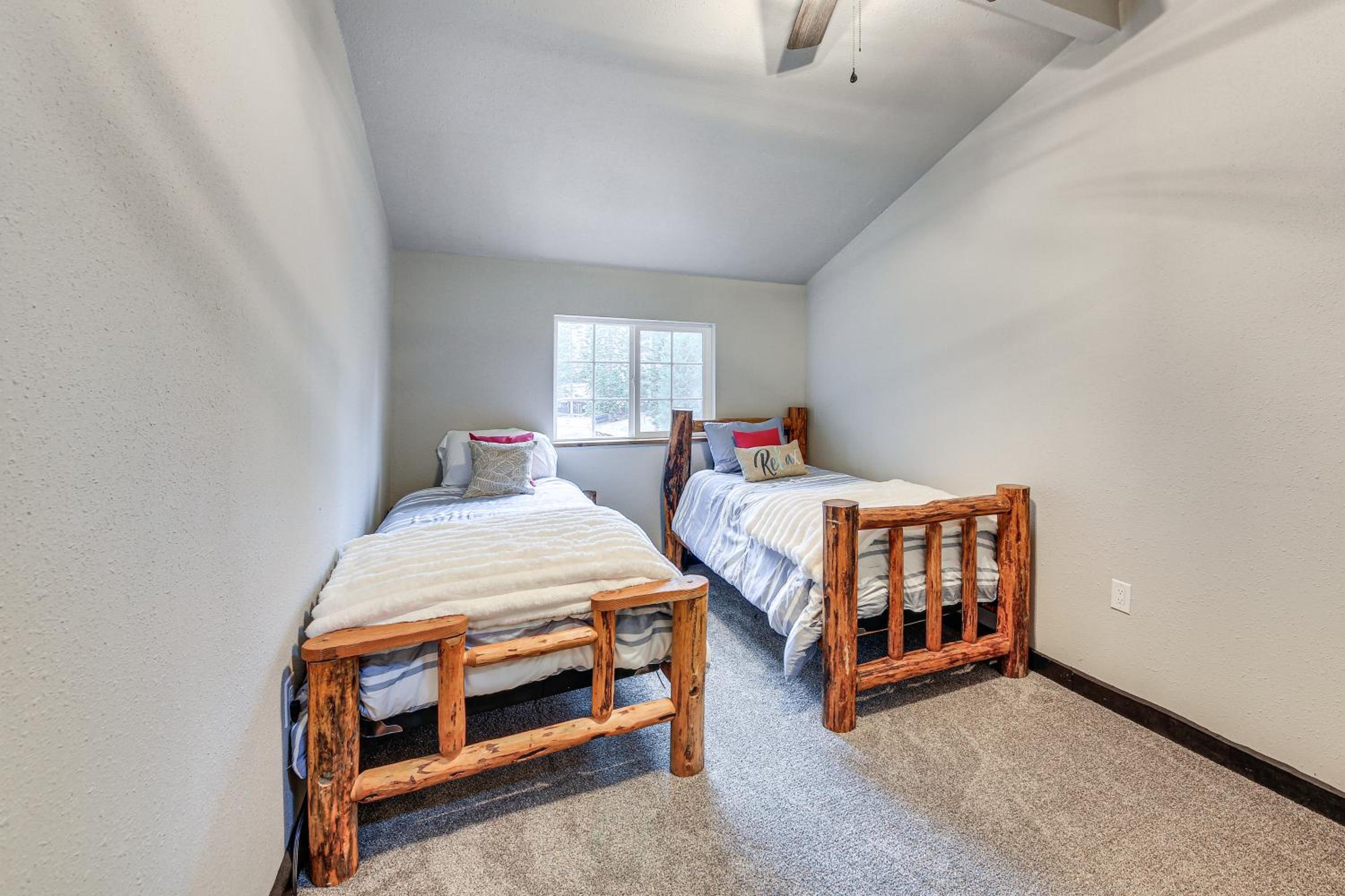 Hot Tub and Fire Pit Getaway on Pend Oreille River