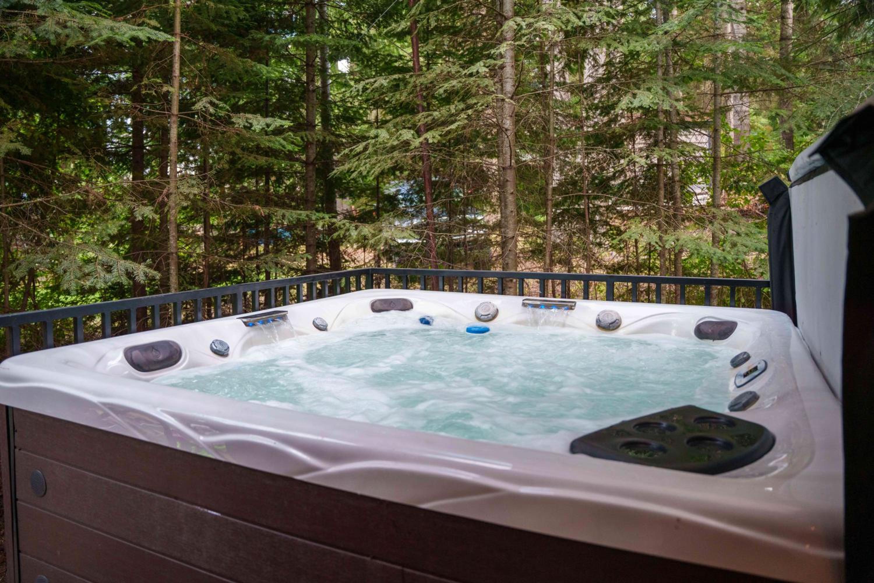 Hot Tub and Fire Pit Getaway on Pend Oreille River