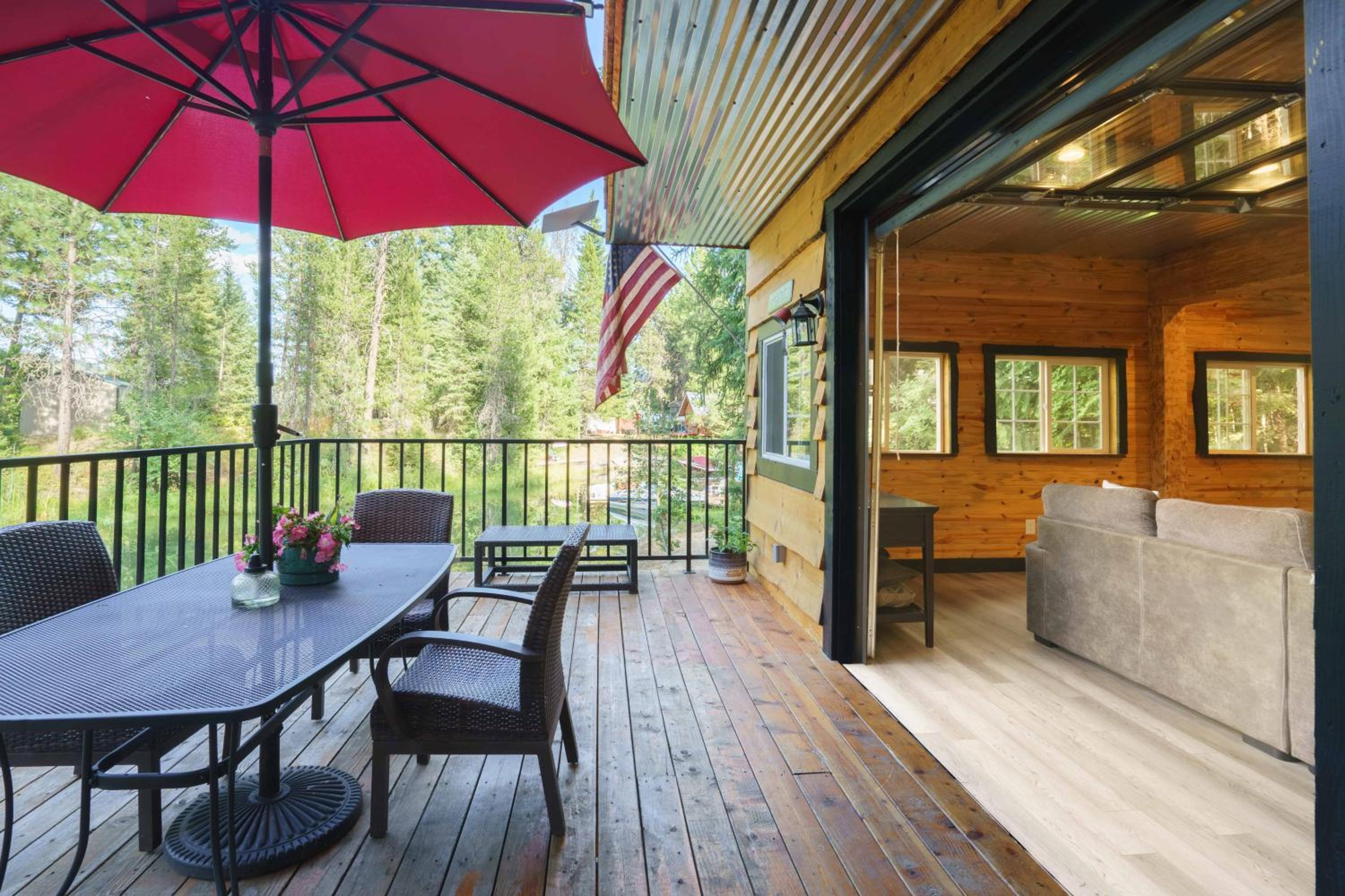 Hot Tub and Fire Pit Getaway on Pend Oreille River