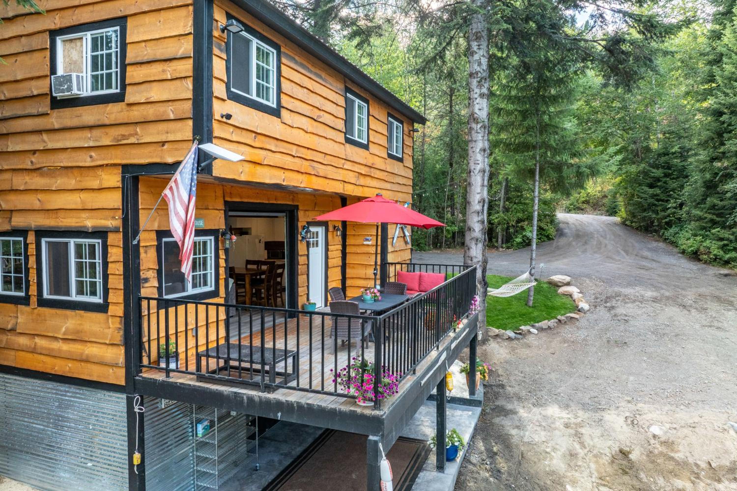 Hot Tub and Fire Pit Getaway on Pend Oreille River