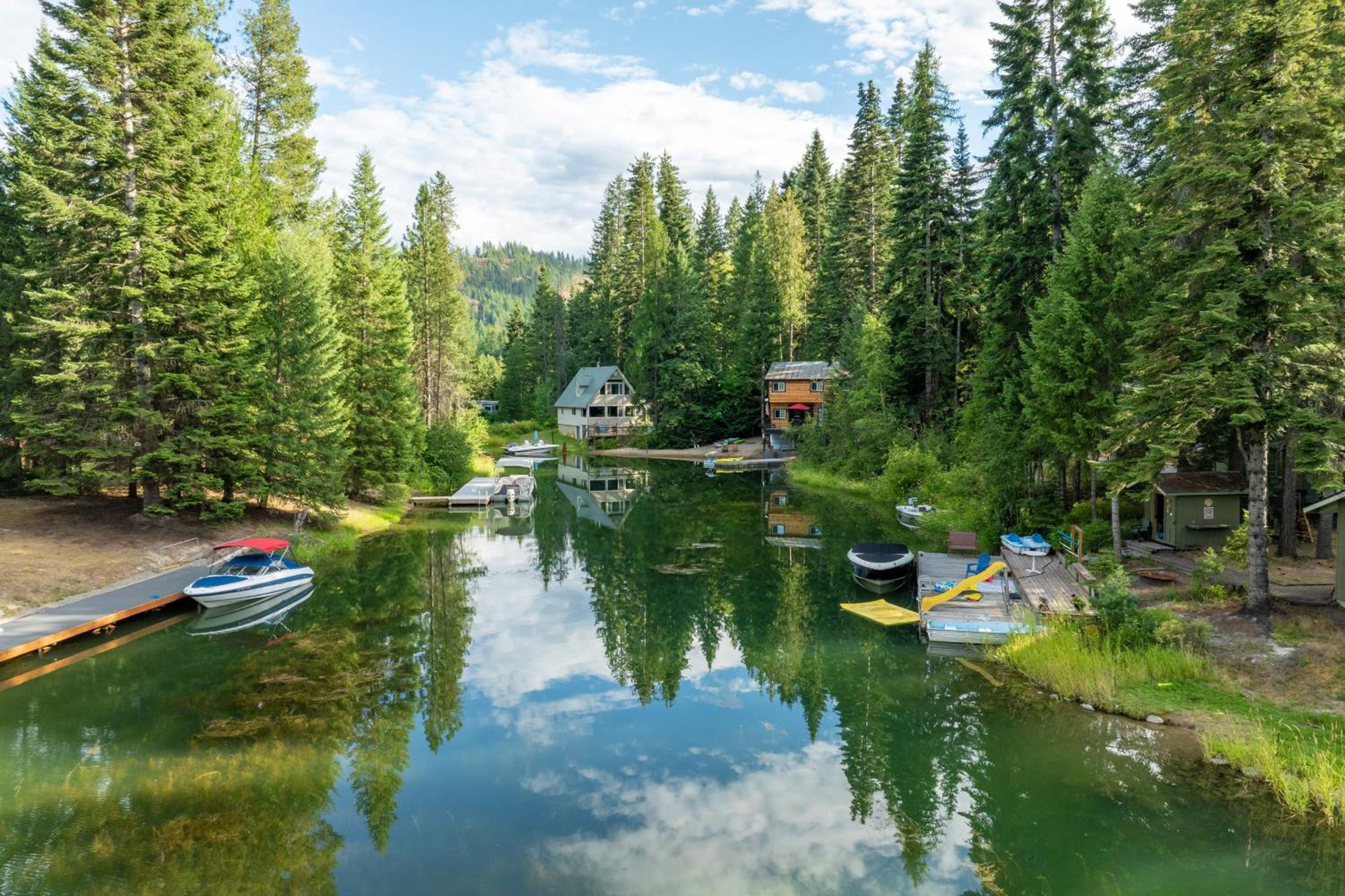 Hot Tub and Fire Pit Getaway on Pend Oreille River