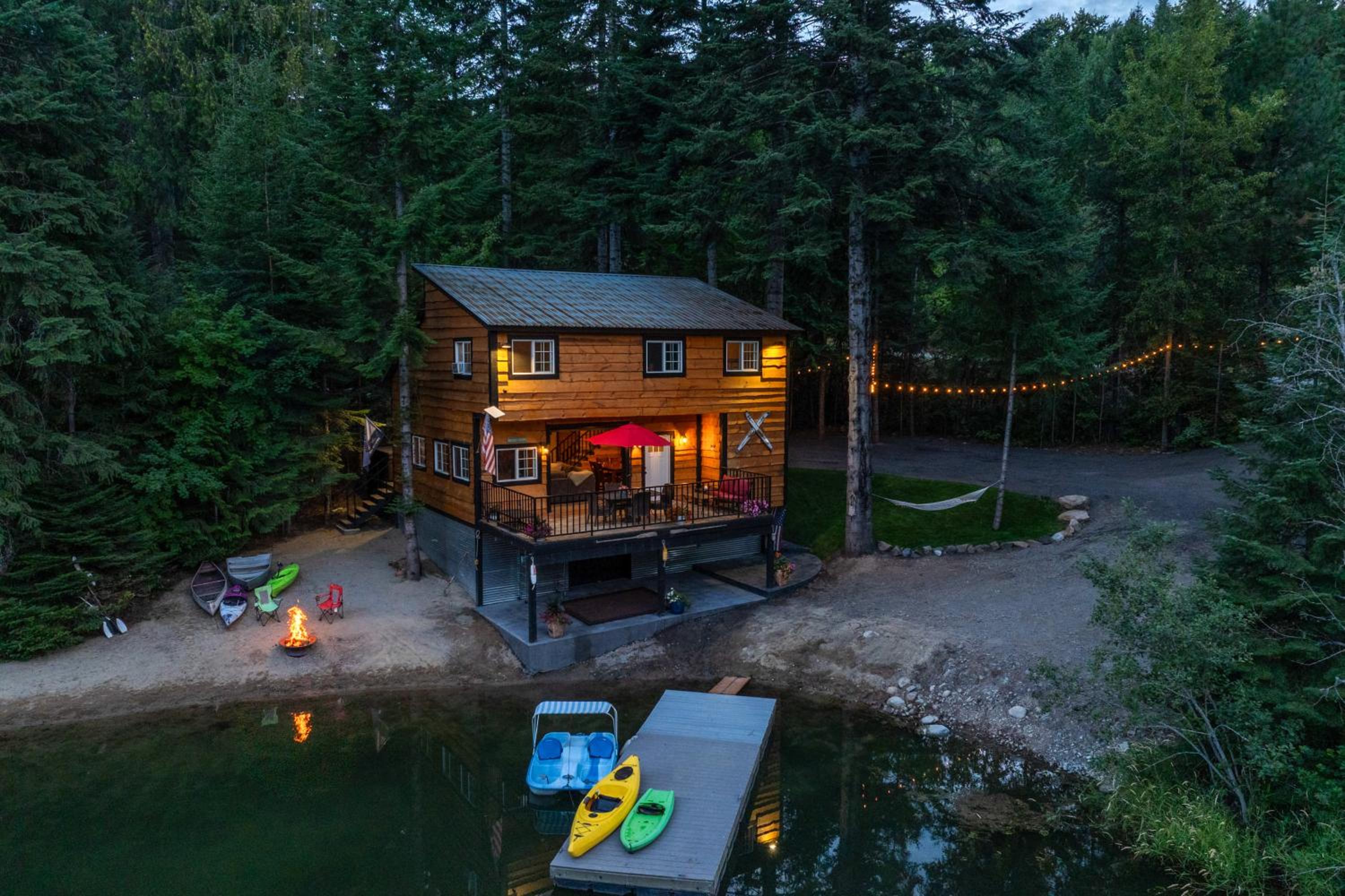 Hot Tub and Fire Pit Getaway on Pend Oreille River