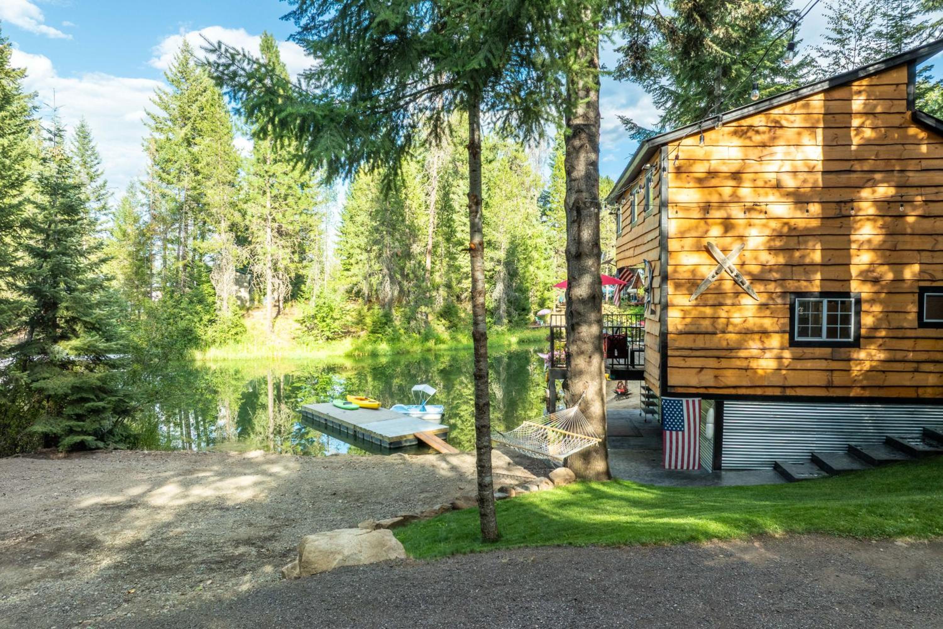 Hot Tub and Fire Pit Getaway on Pend Oreille River