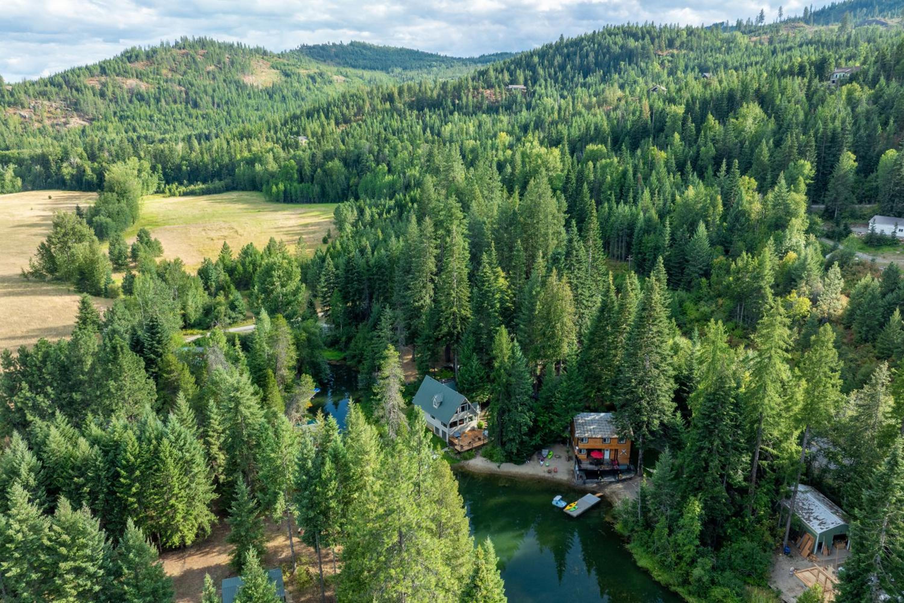 Hot Tub and Fire Pit Getaway on Pend Oreille River