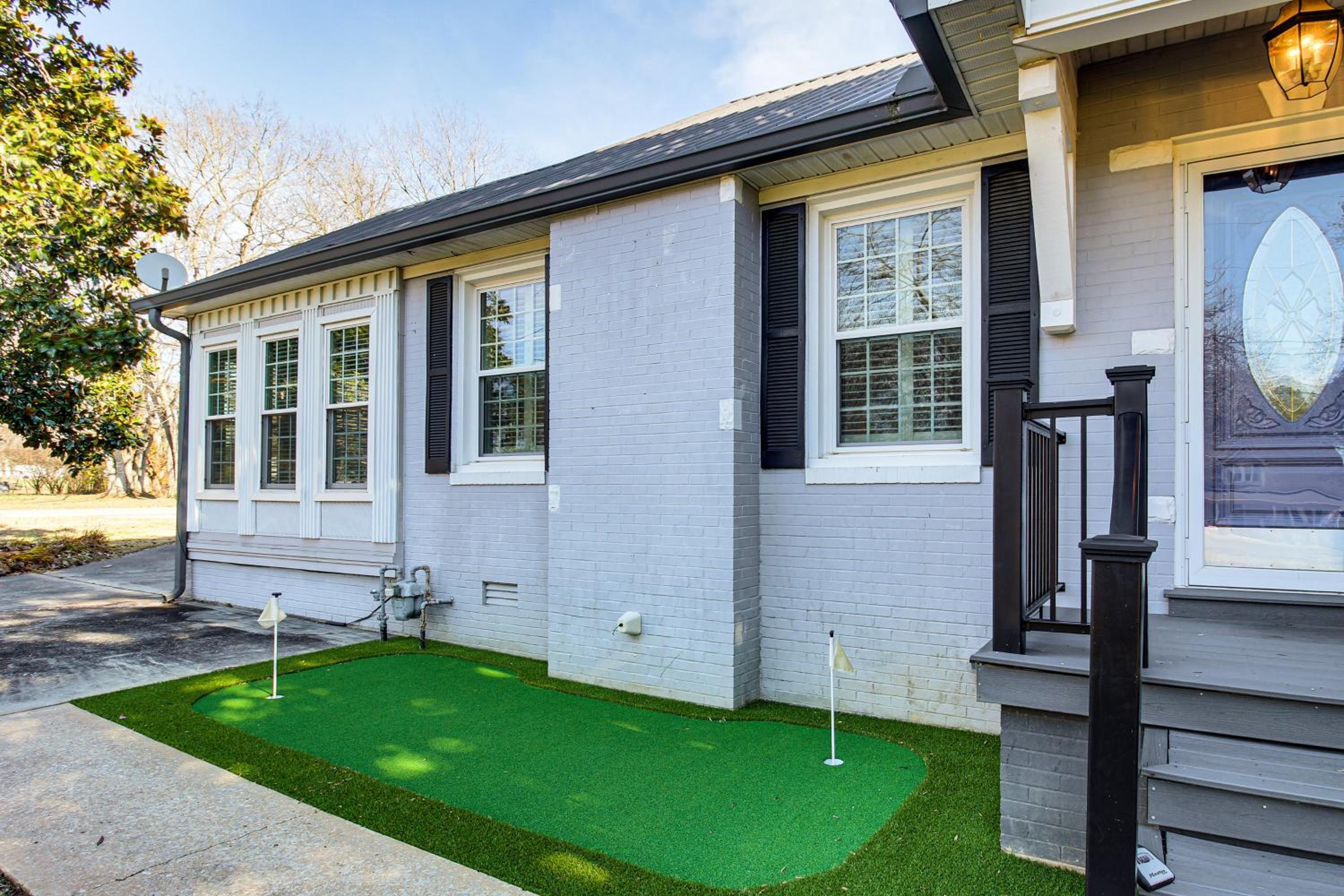 Pool, Patio and Putting Green Manchester Getaway