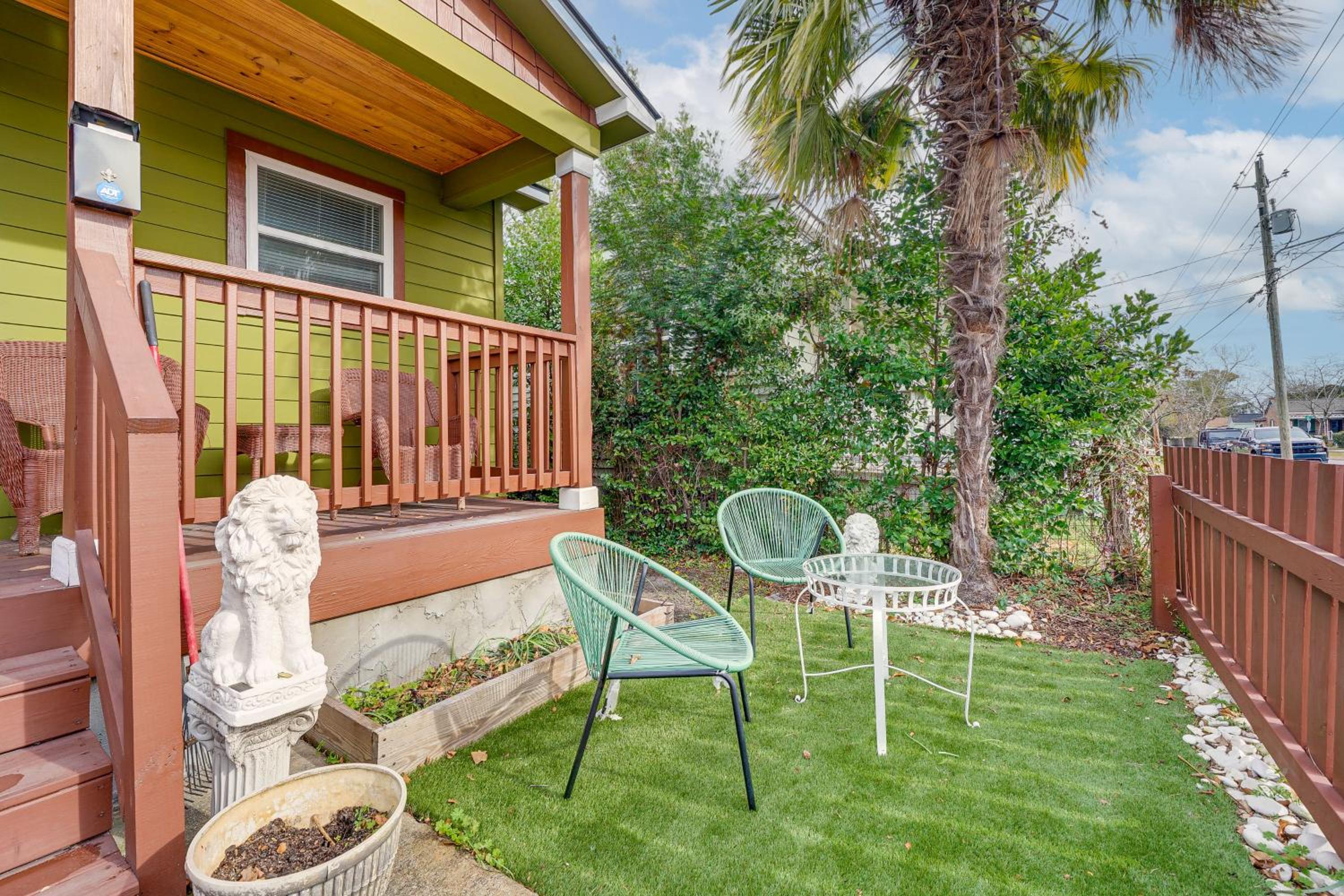 1 Mi to Wilmington Riverwalk Getaway with Gas Grill