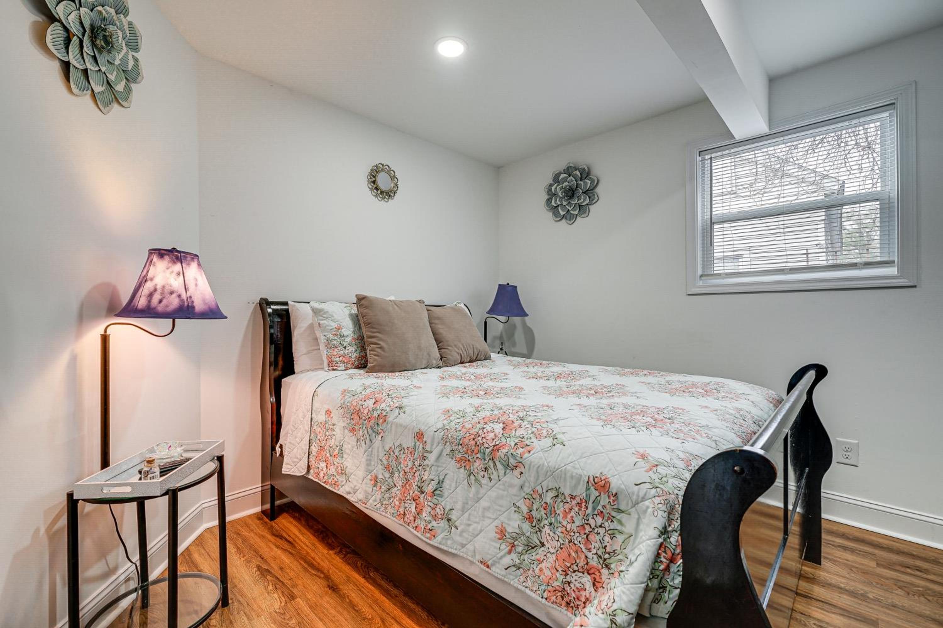 1 Mi to Wilmington Riverwalk Getaway with Gas Grill