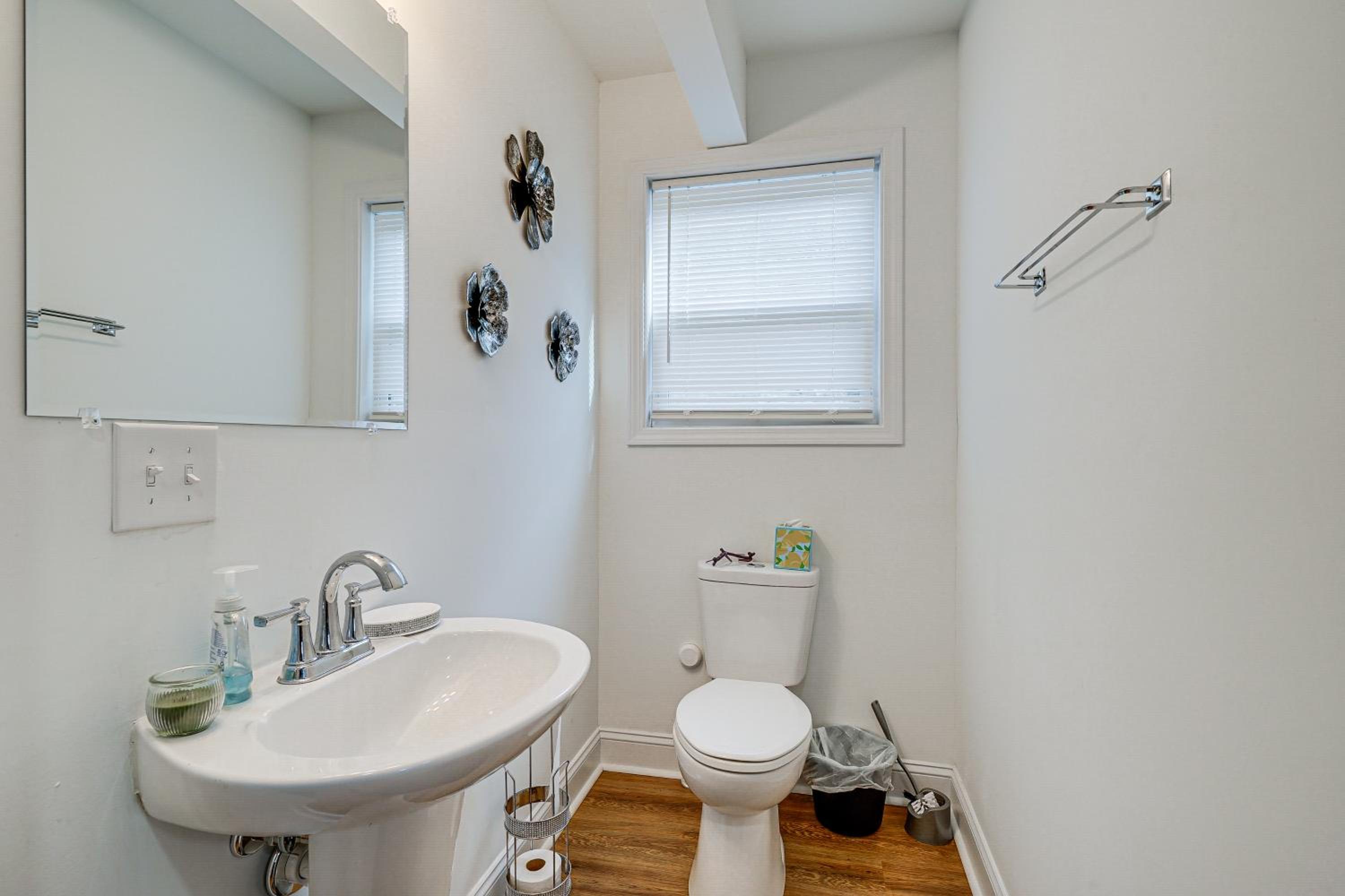 1 Mi to Wilmington Riverwalk Getaway with Gas Grill