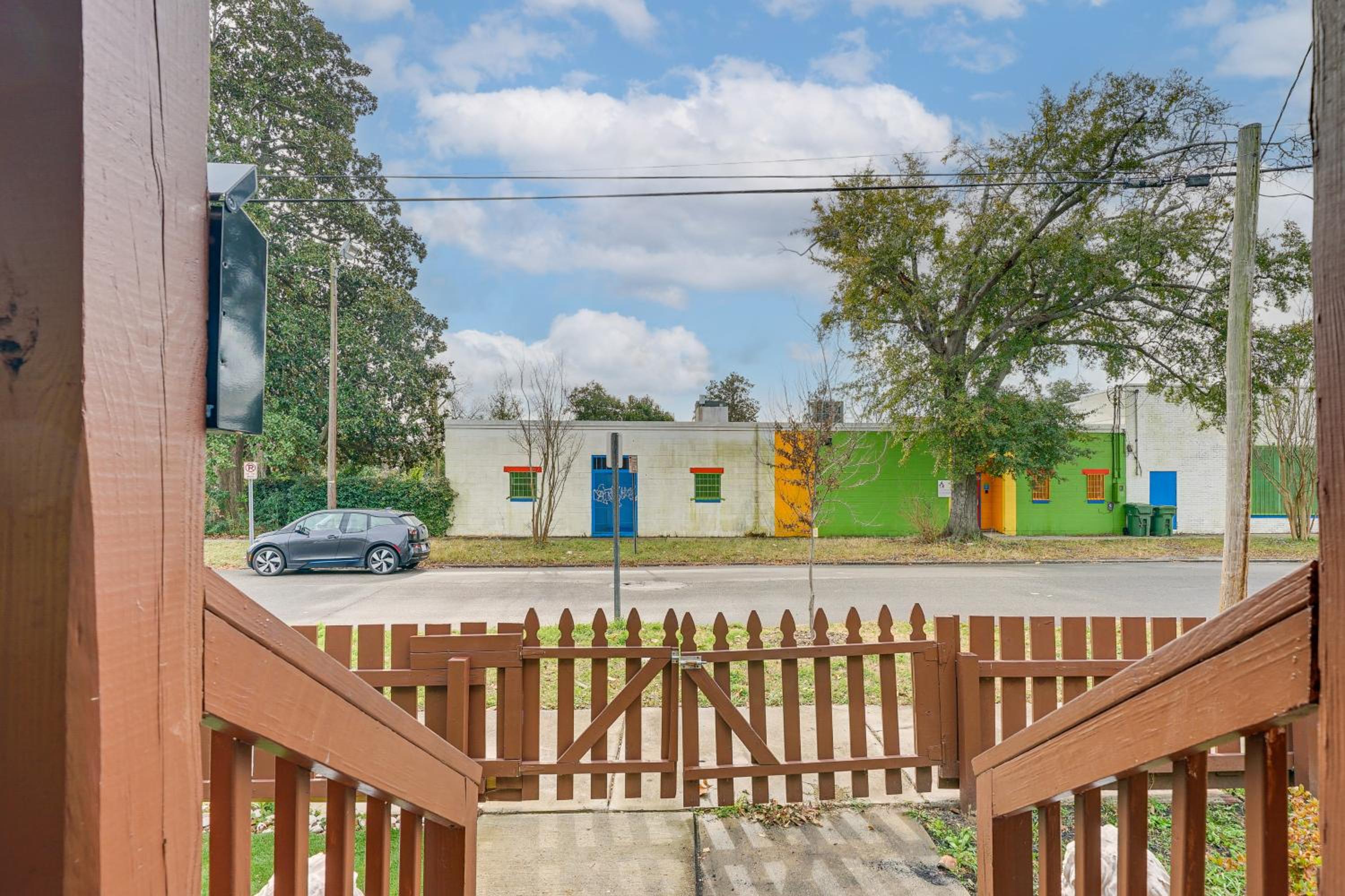 1 Mi to Wilmington Riverwalk Getaway with Gas Grill