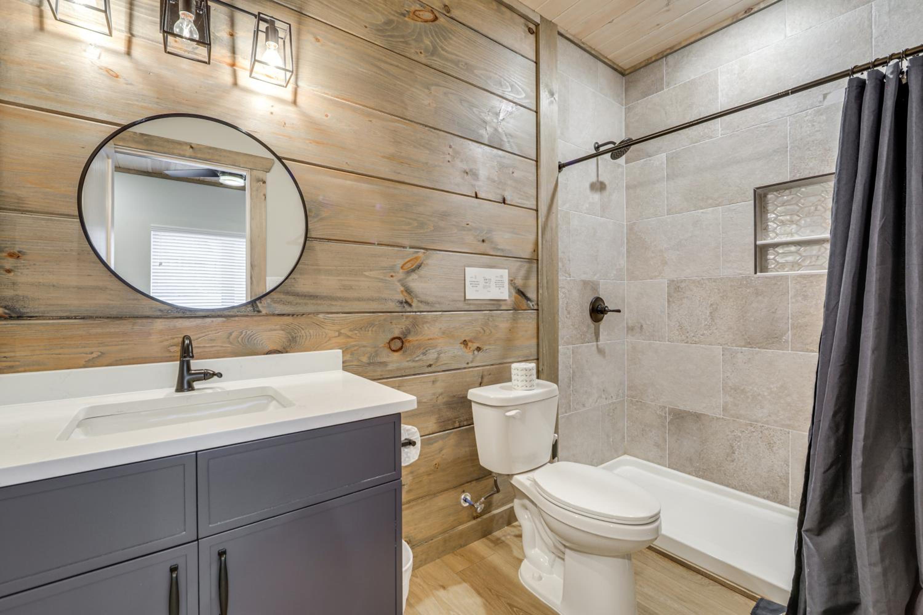 Indoor Pool, Hot Tub and Games! Pigeon Forge Cabin