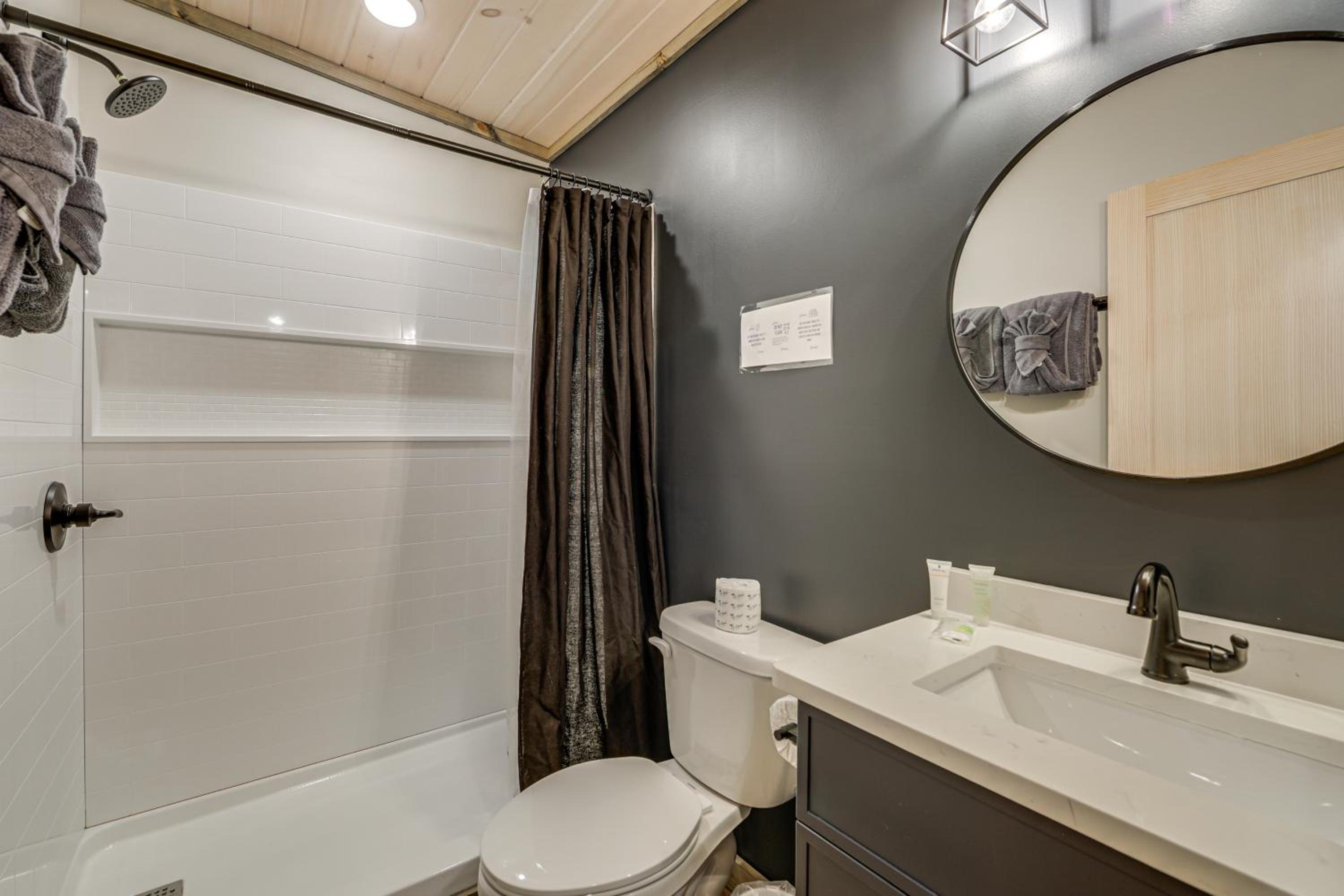 Indoor Pool, Hot Tub and Games! Pigeon Forge Cabin