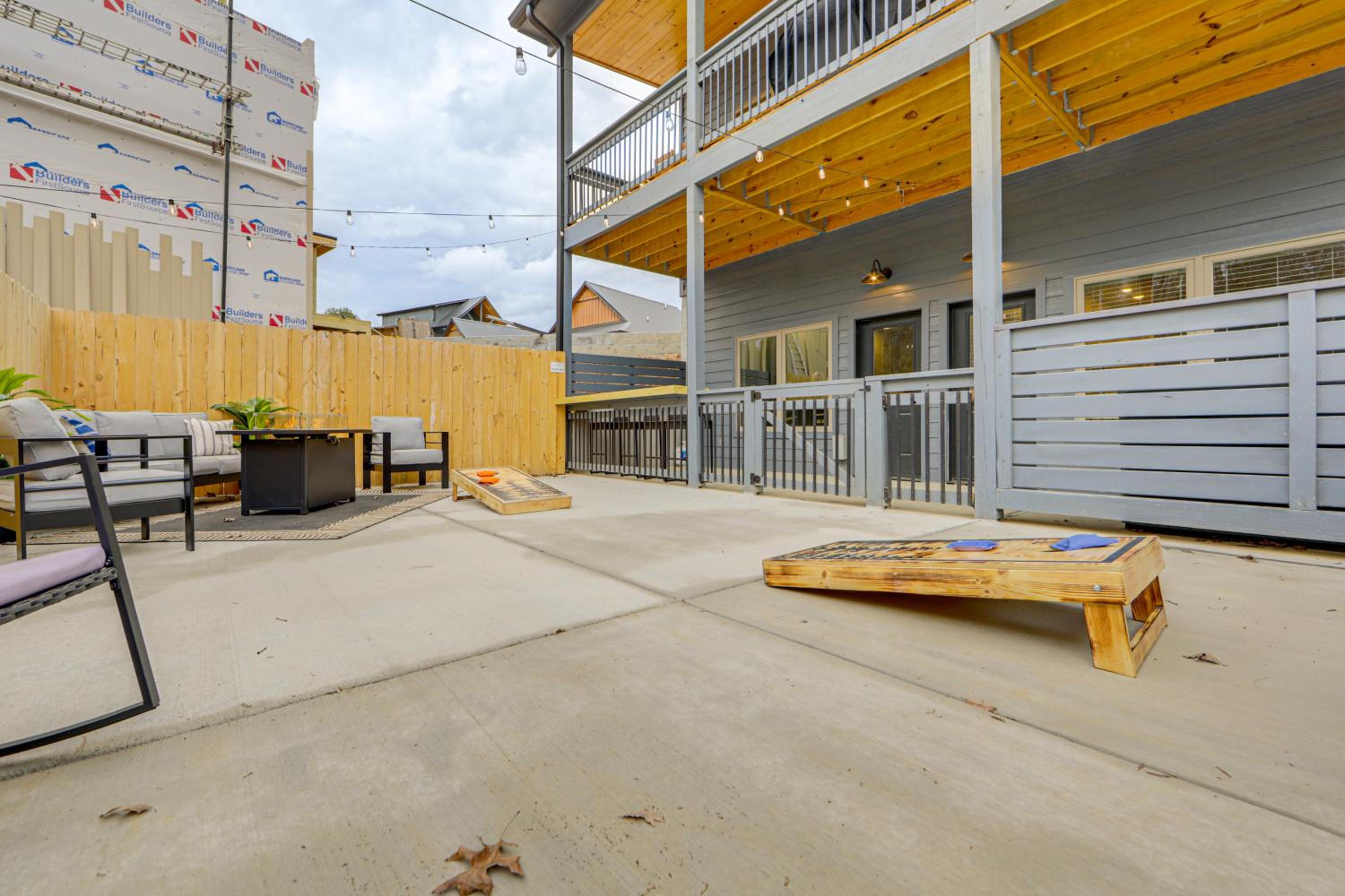 Indoor Pool, Hot Tub and Games! Pigeon Forge Cabin