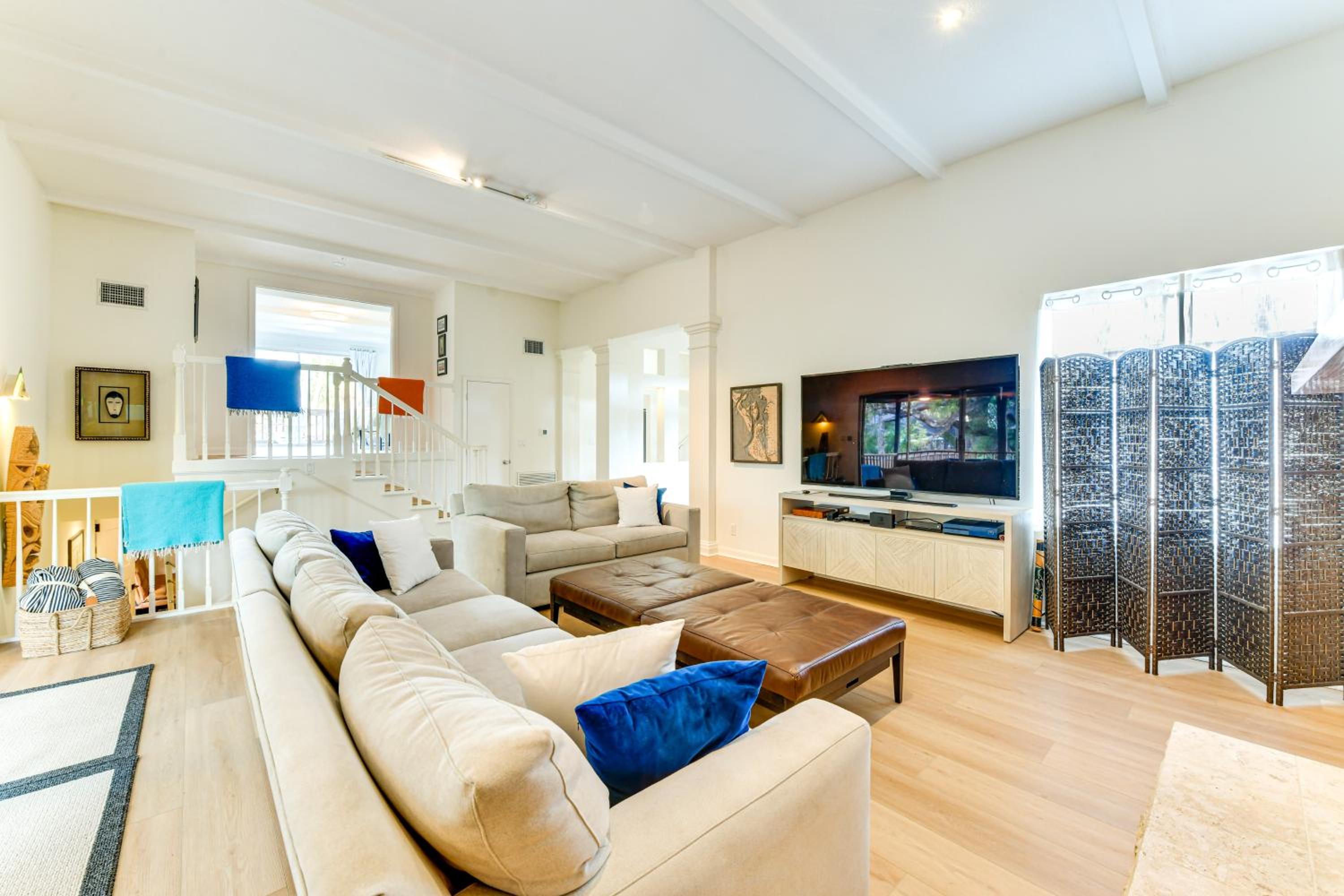 2 Mi to Beaches! Spacious Family Gem in Siesta Key