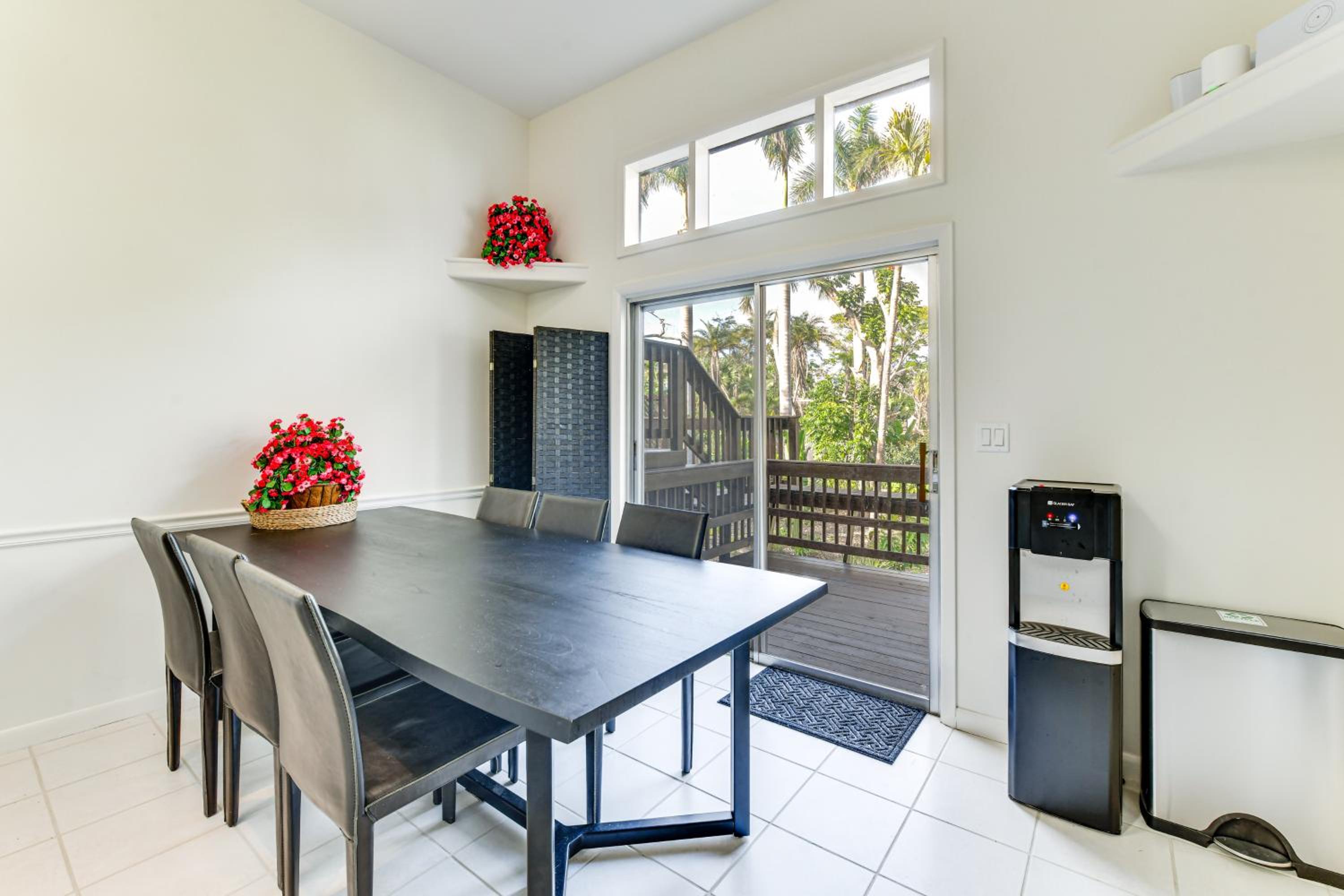 2 Mi to Beaches! Spacious Family Gem in Siesta Key