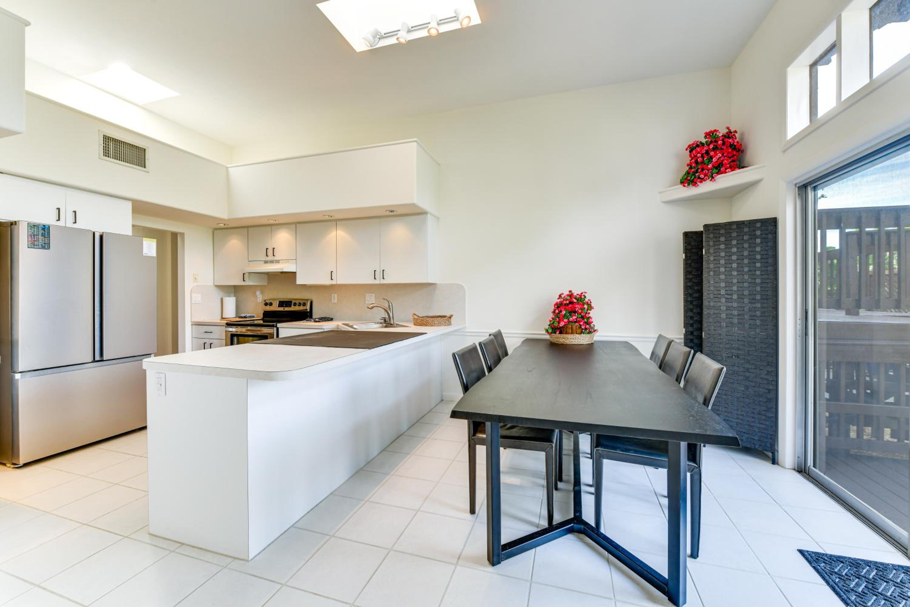 2 Mi to Beaches! Spacious Family Gem in Siesta Key