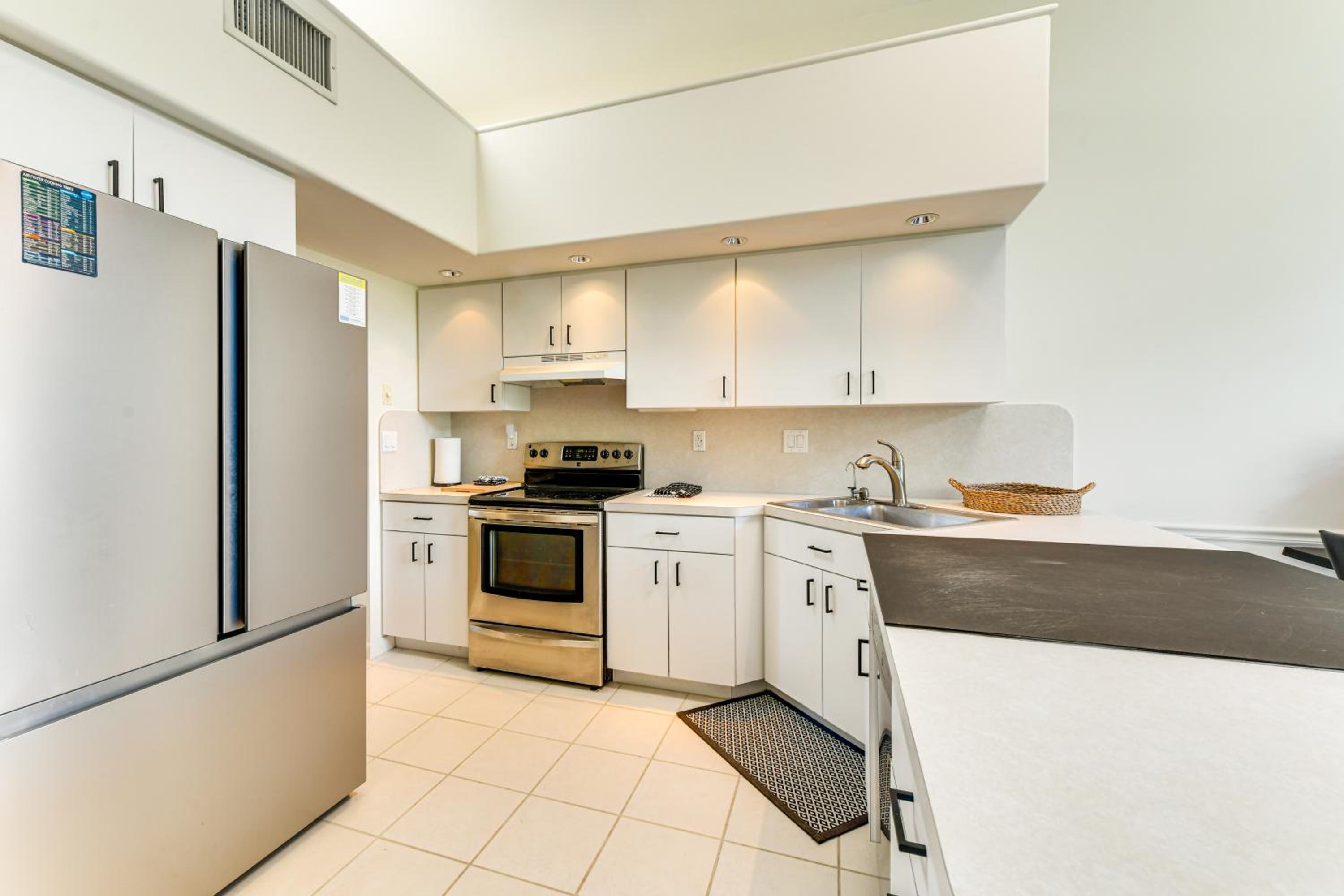 2 Mi to Beaches! Spacious Family Gem in Siesta Key