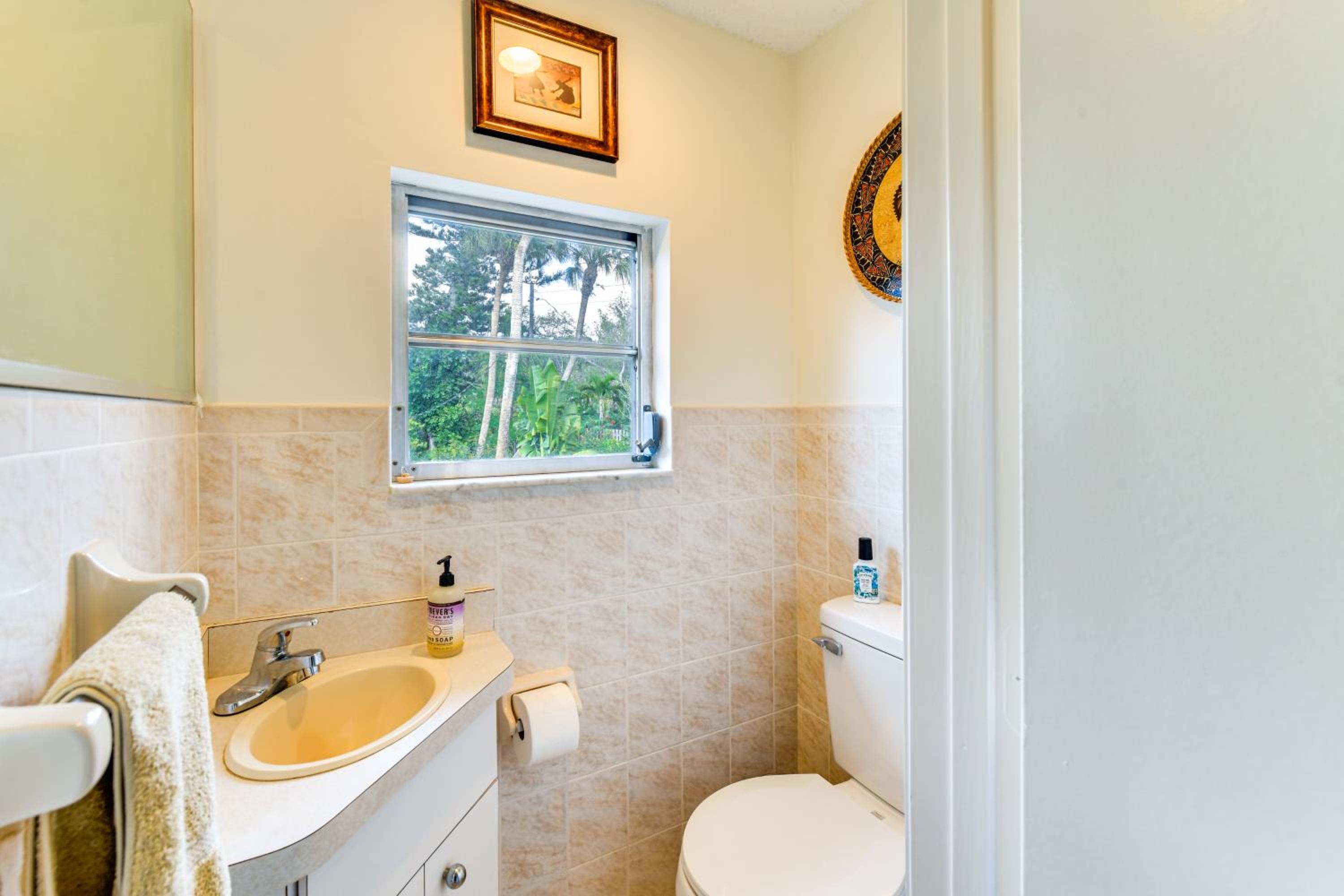 2 Mi to Beaches! Spacious Family Gem in Siesta Key