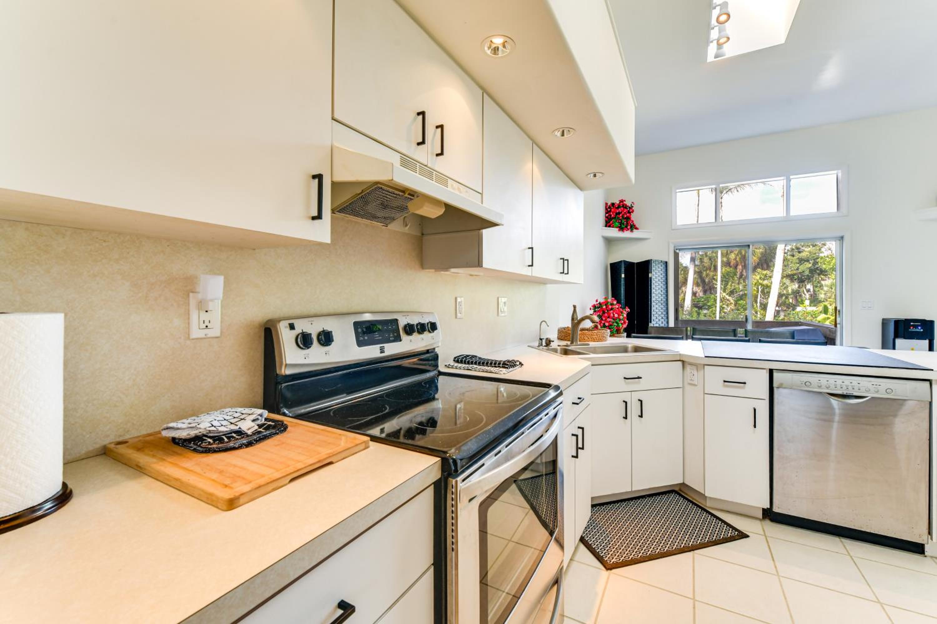 2 Mi to Beaches! Spacious Family Gem in Siesta Key