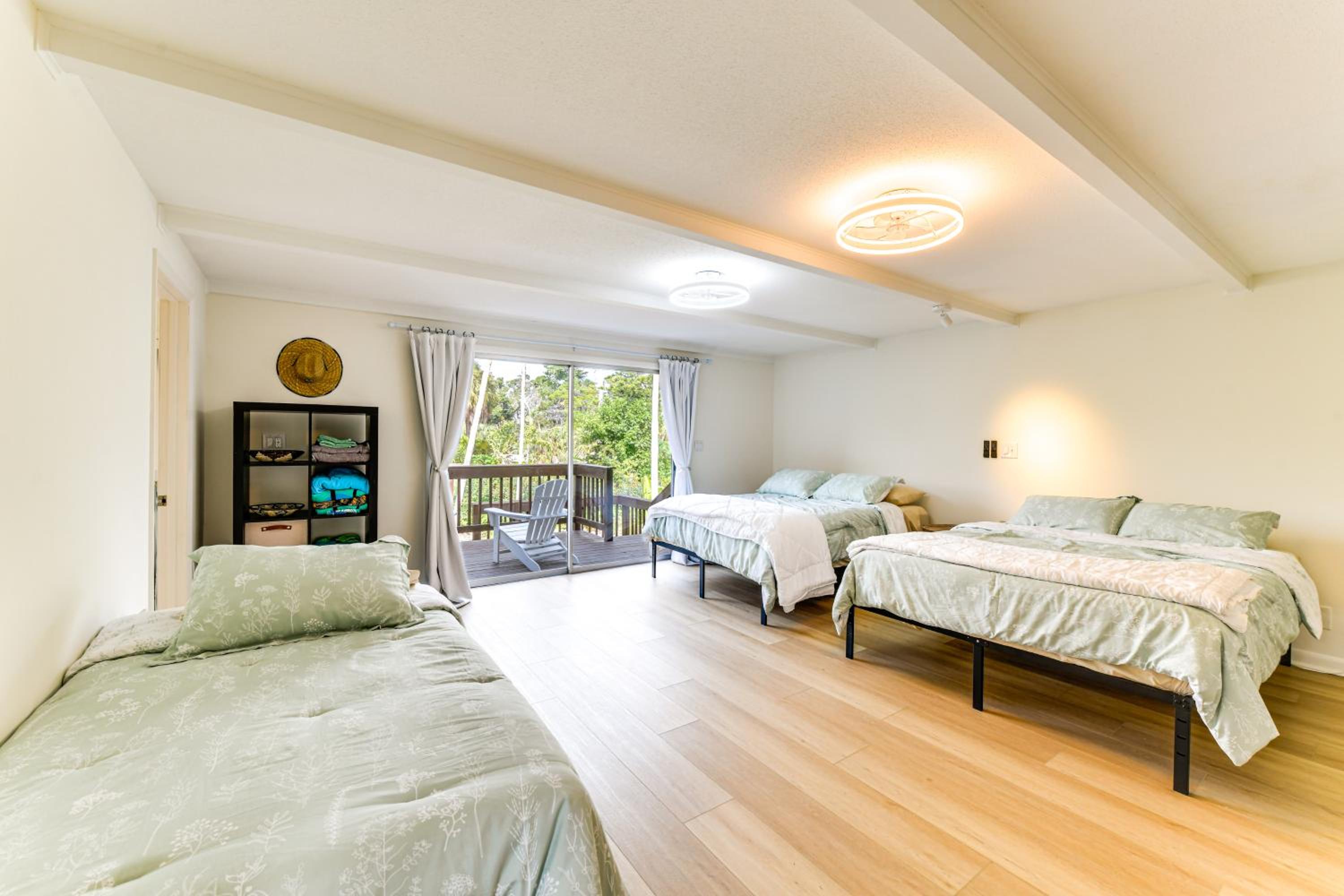 2 Mi to Beaches! Spacious Family Gem in Siesta Key