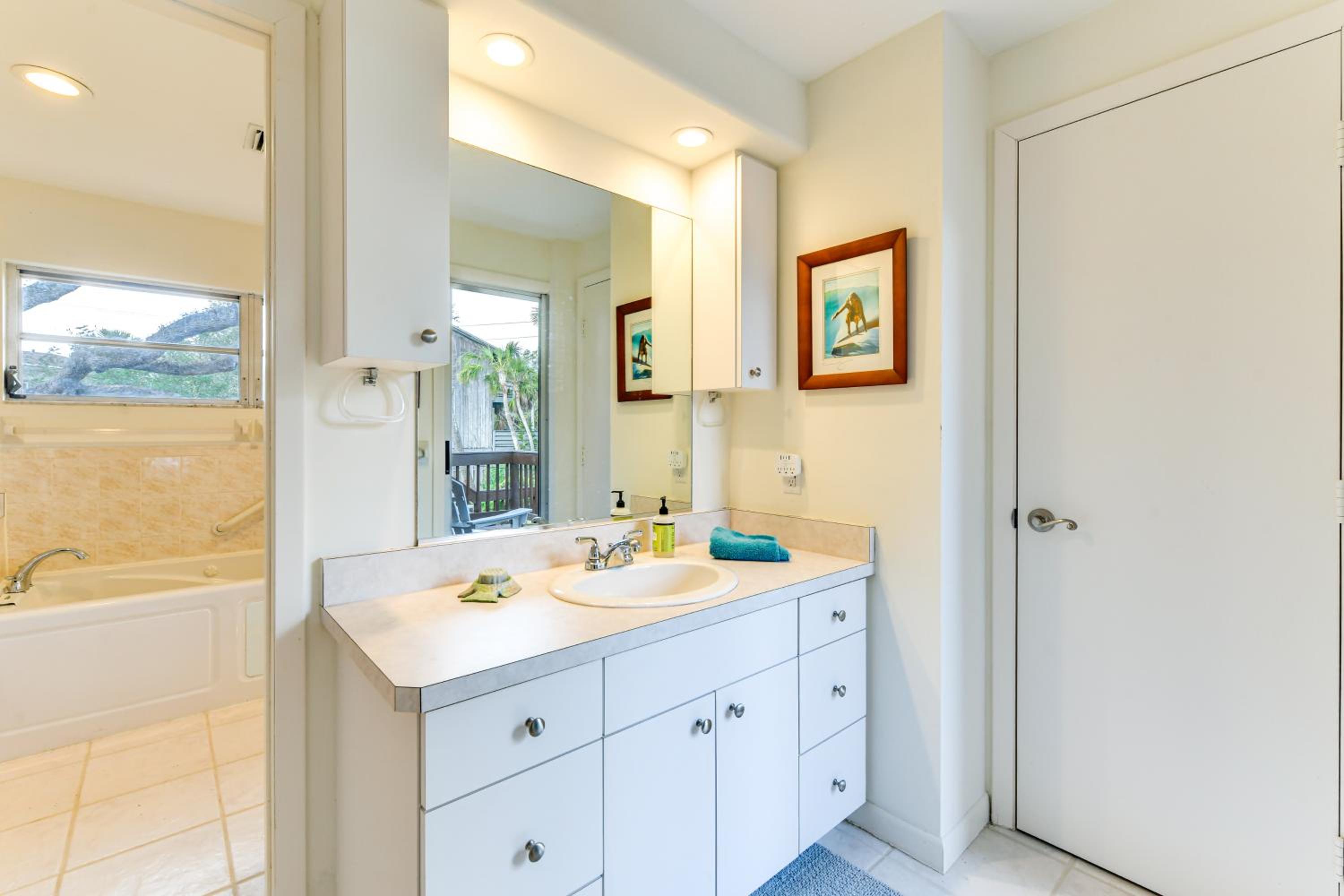 2 Mi to Beaches! Spacious Family Gem in Siesta Key