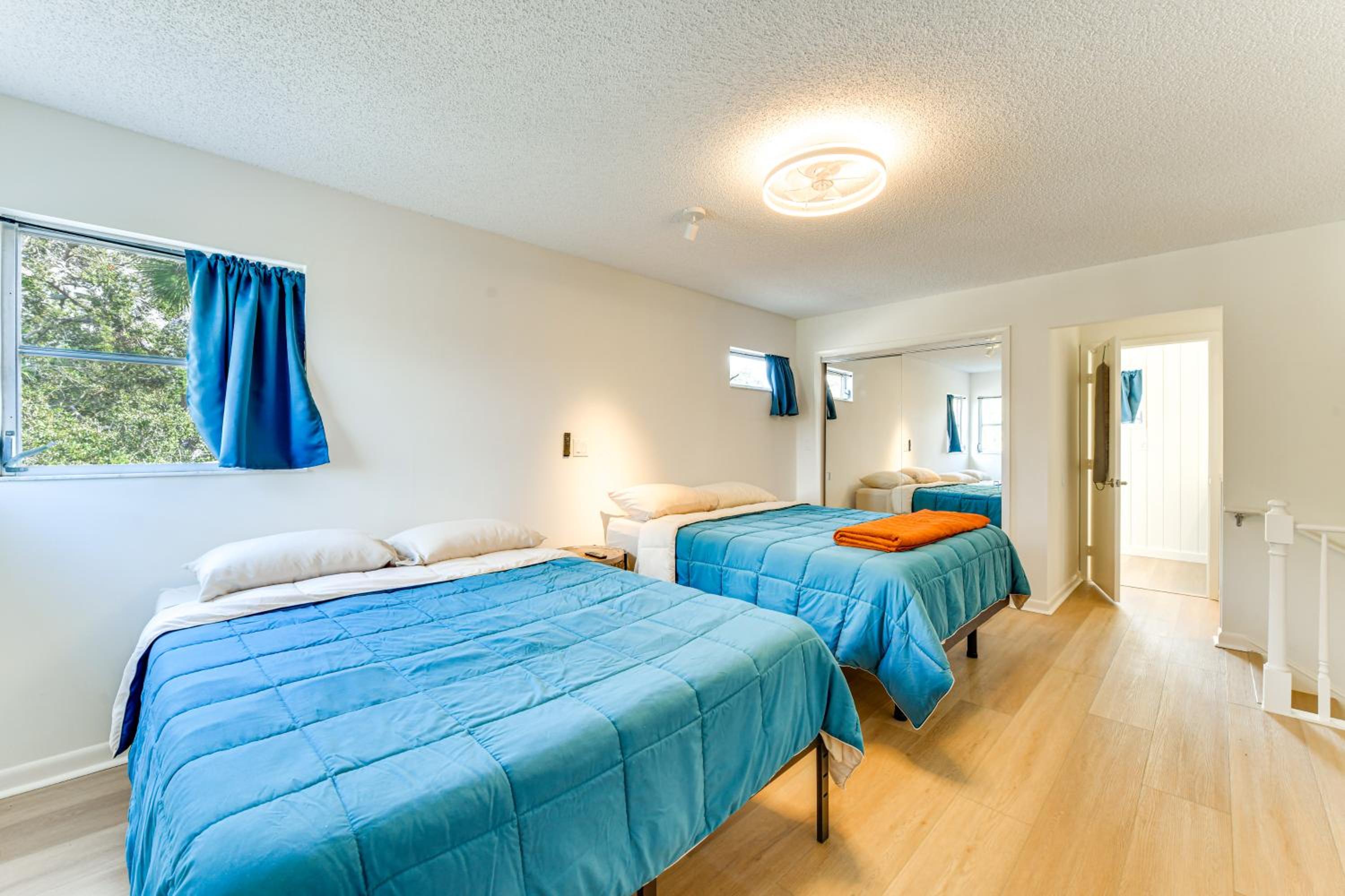 2 Mi to Beaches! Spacious Family Gem in Siesta Key