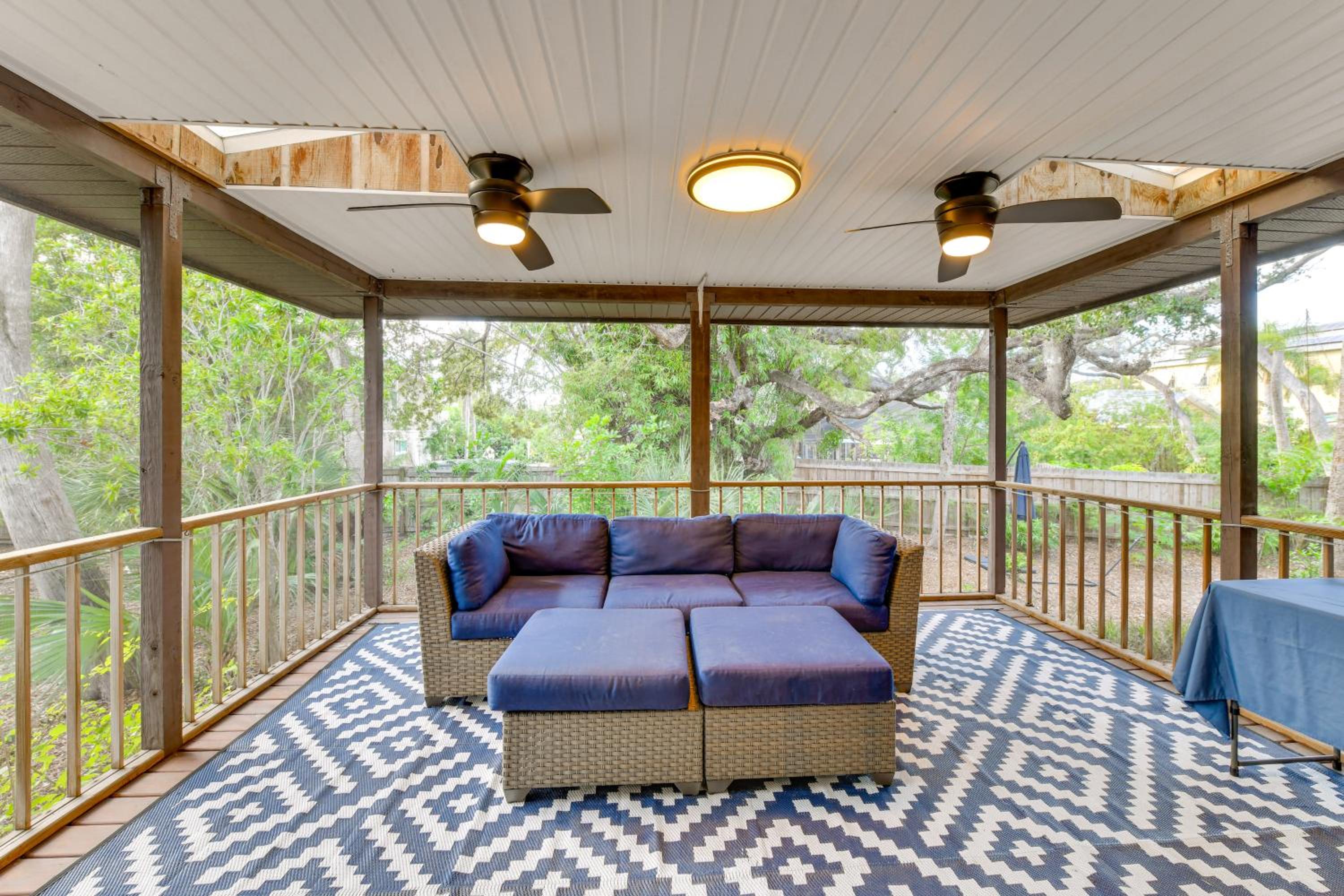 2 Mi to Beaches! Spacious Family Gem in Siesta Key