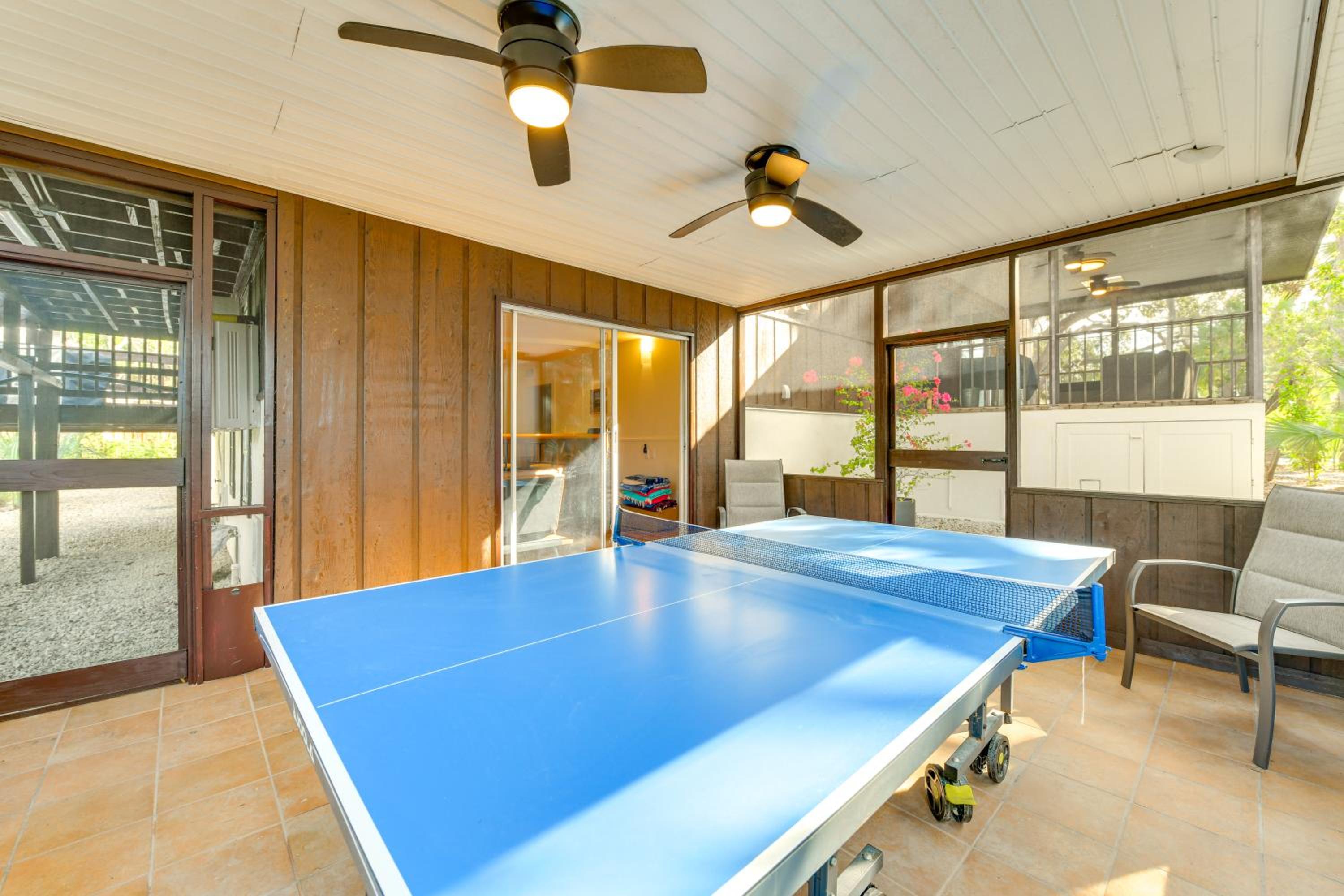 2 Mi to Beaches! Spacious Family Gem in Siesta Key