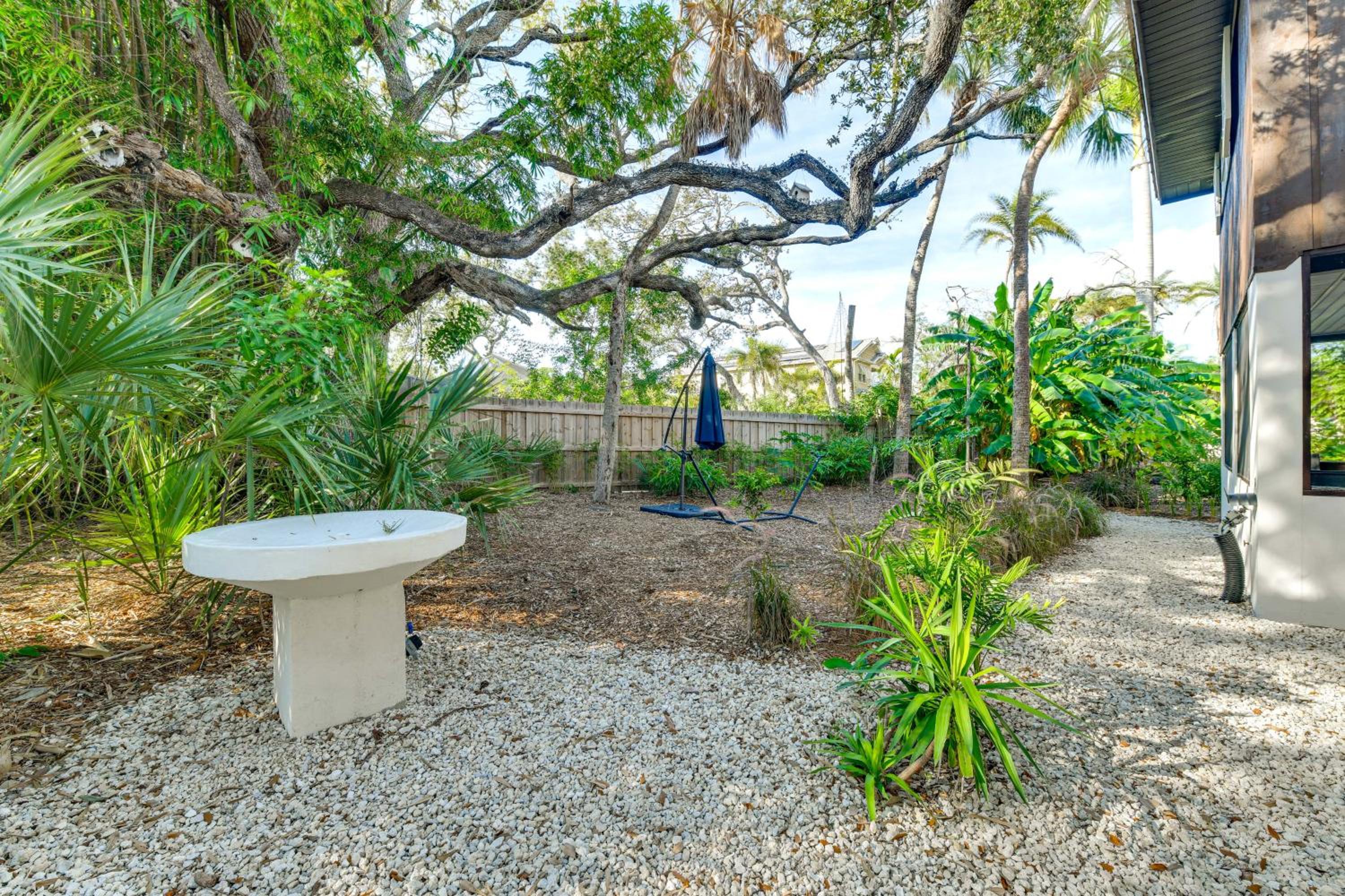 2 Mi to Beaches! Spacious Family Gem in Siesta Key