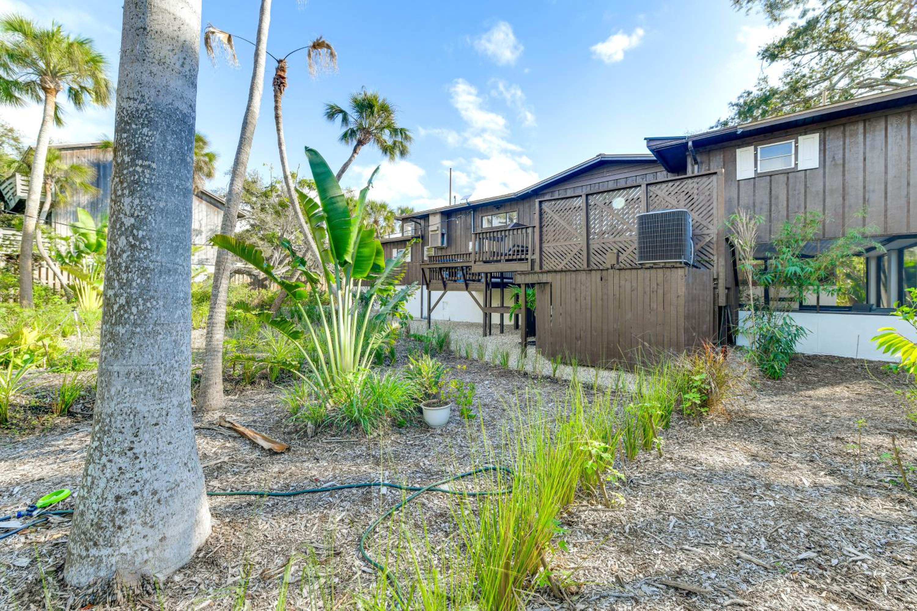 2 Mi to Beaches! Spacious Family Gem in Siesta Key