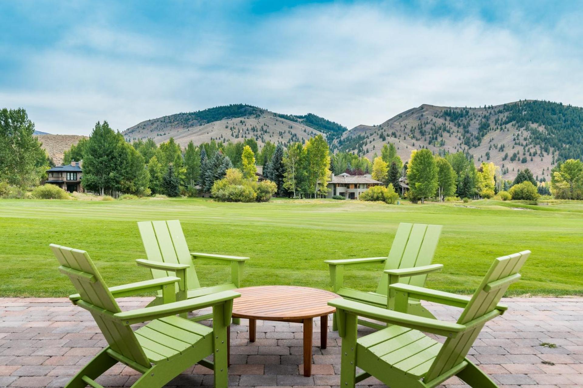 Fairway Twelve Retreat
