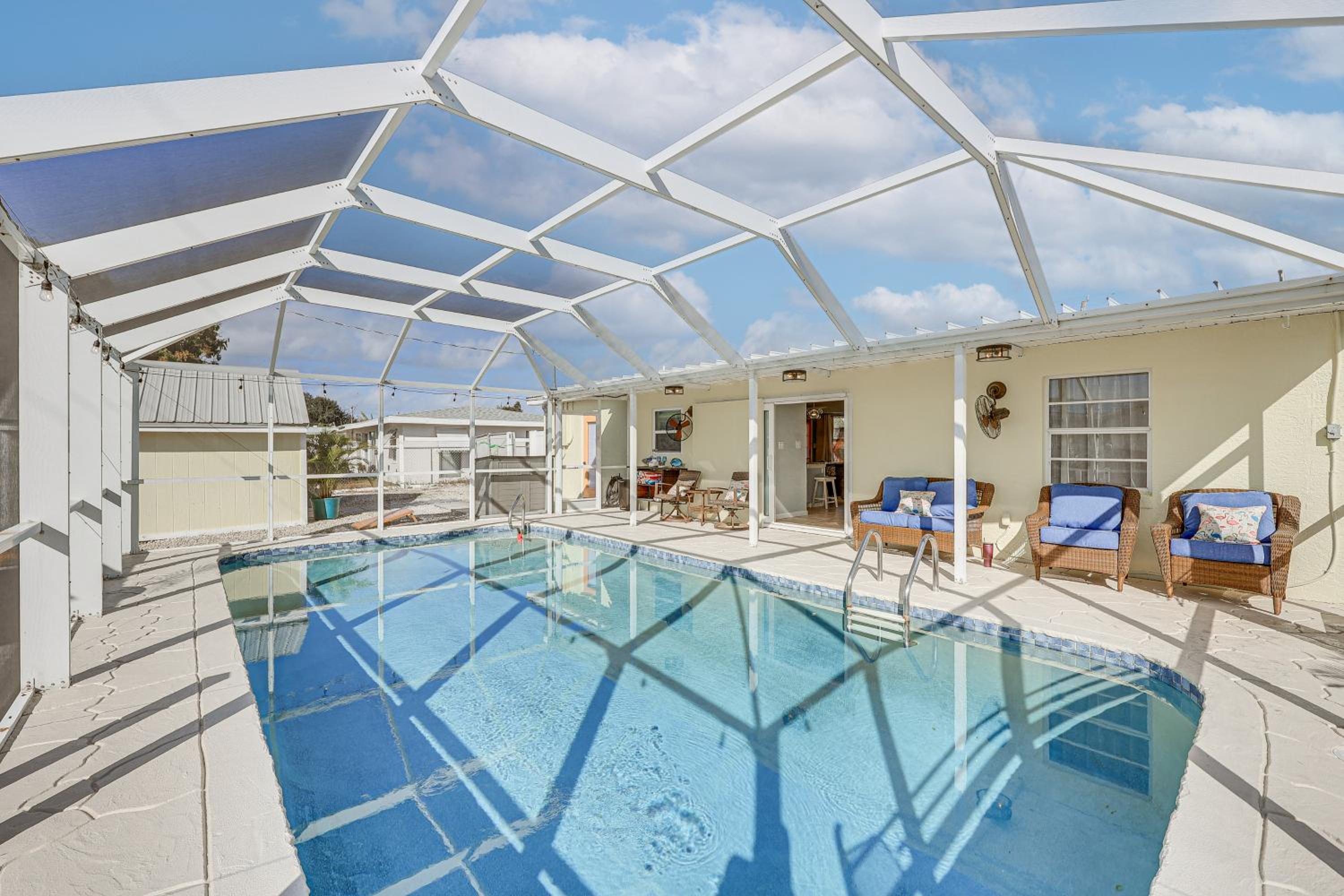 Pool Paradise! Port Charlotte Home Near Beach