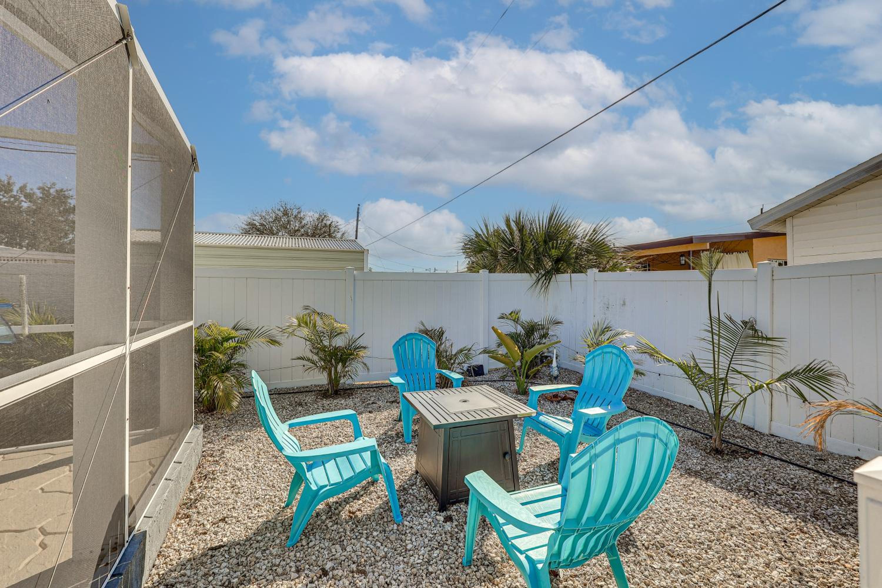 Pool Paradise! Port Charlotte Home Near Beach
