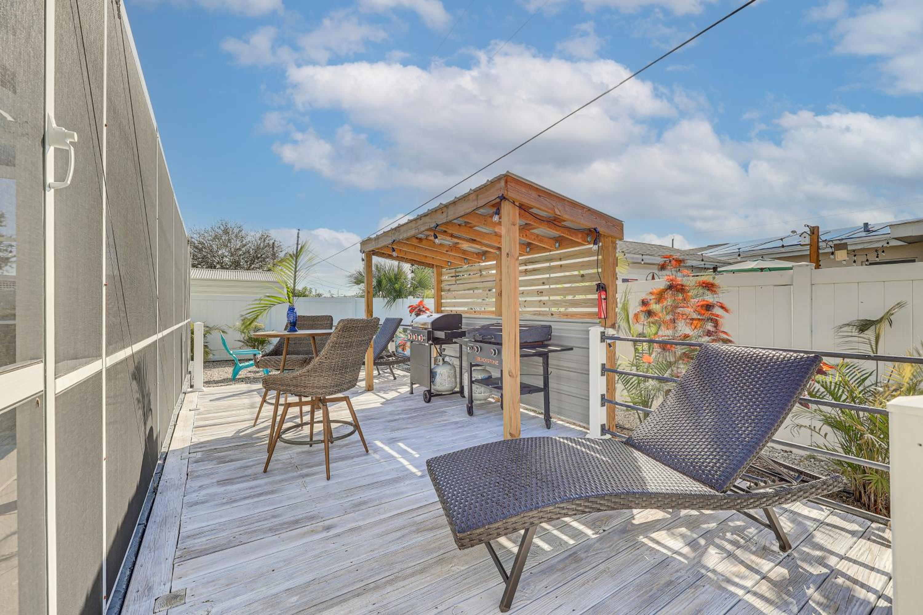 Pool Paradise! Port Charlotte Home Near Beach