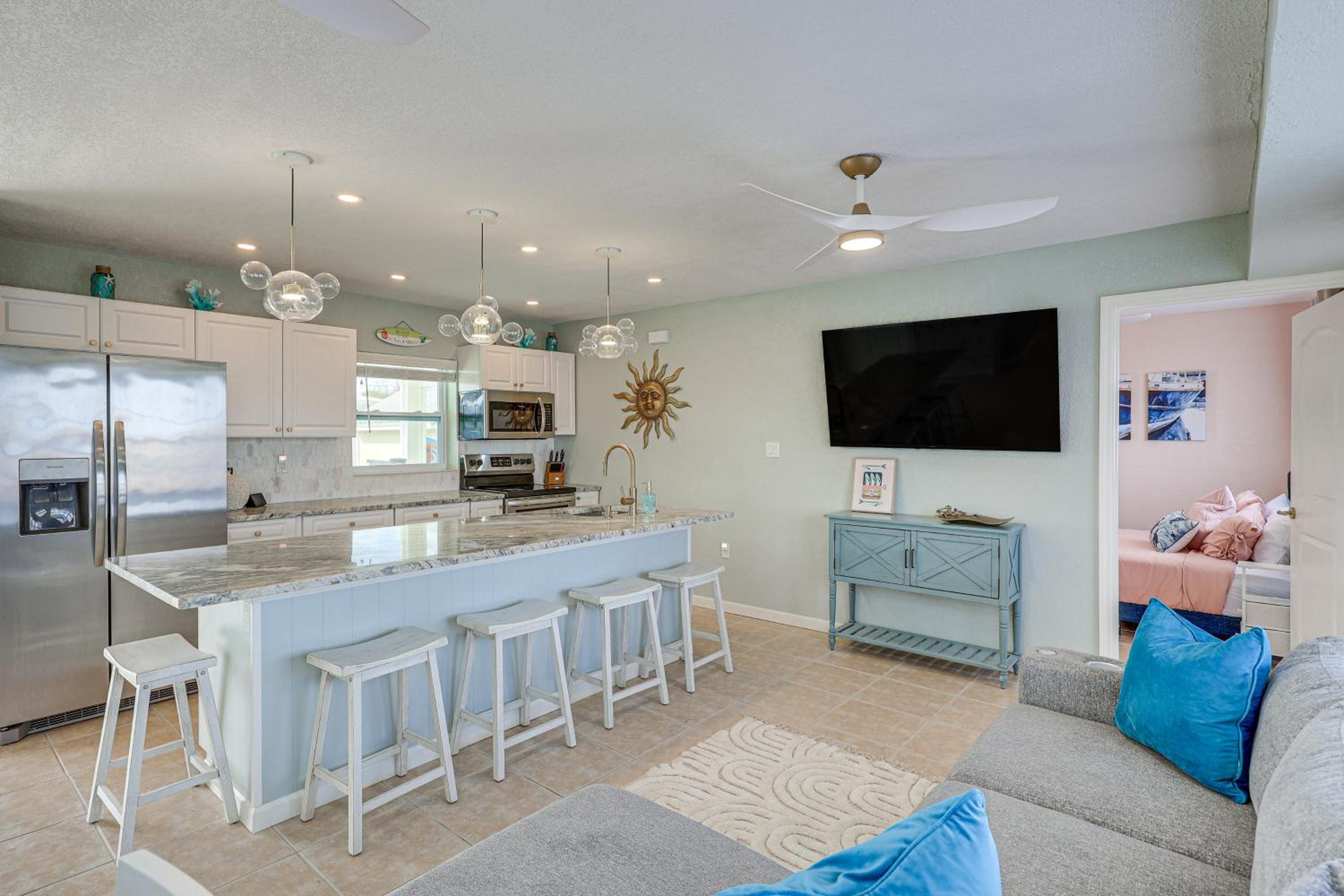 Pool Paradise! Port Charlotte Home Near Beach