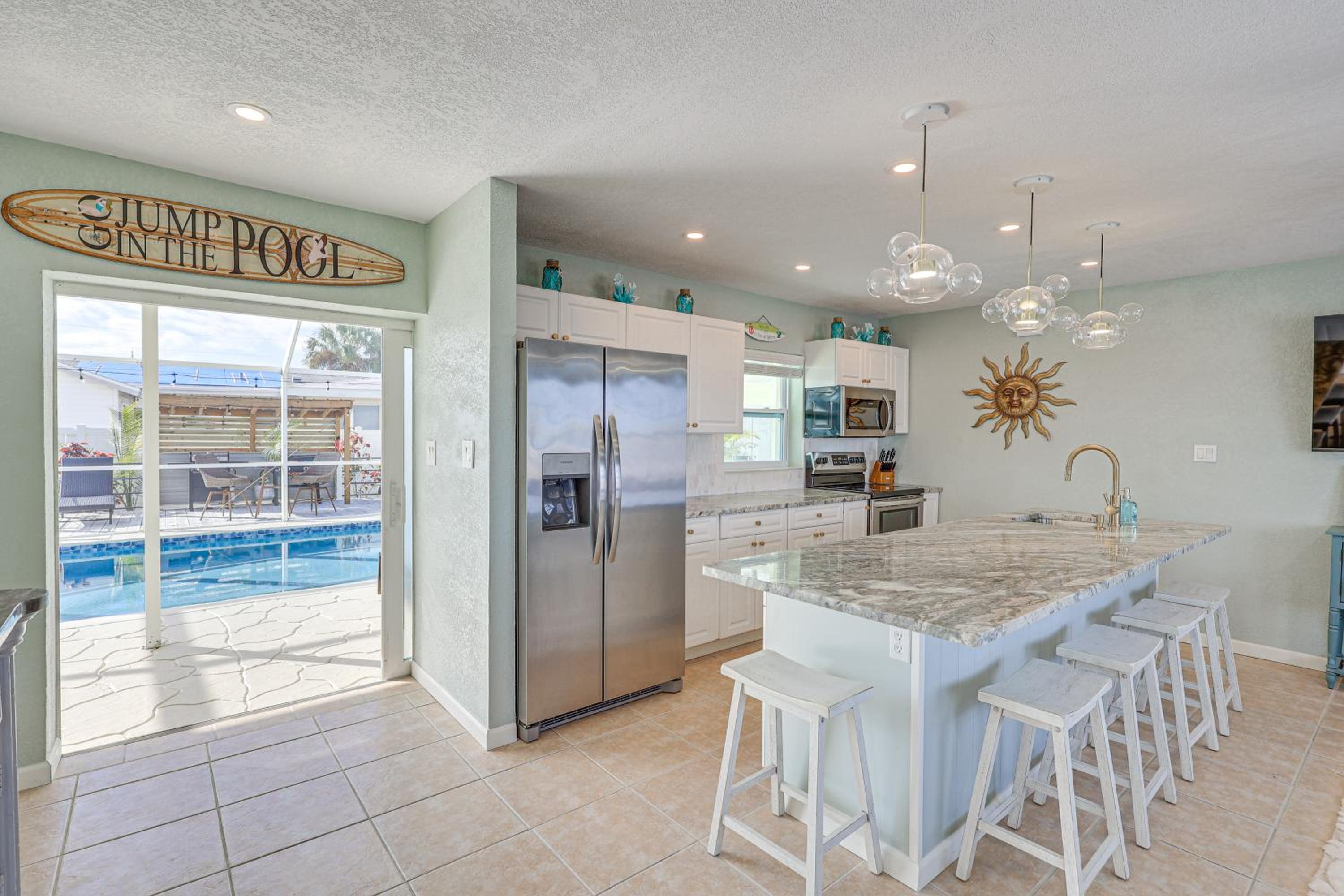 Pool Paradise! Port Charlotte Home Near Beach
